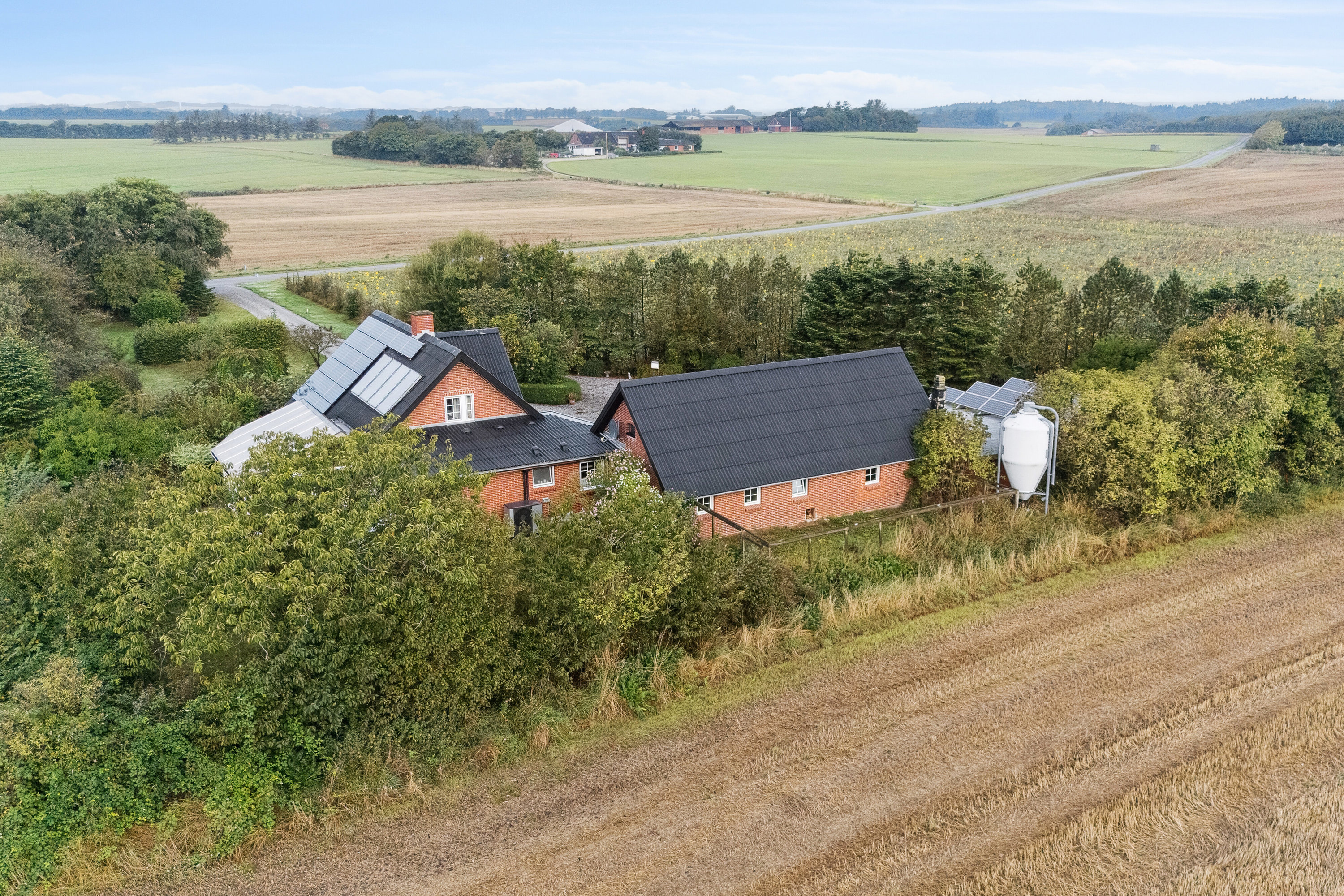 Fremhævet set fra haven billede i fuldskærmstilstand. Billede af Troldhøjvej 2, Skjoldborg, 7700 Thisted