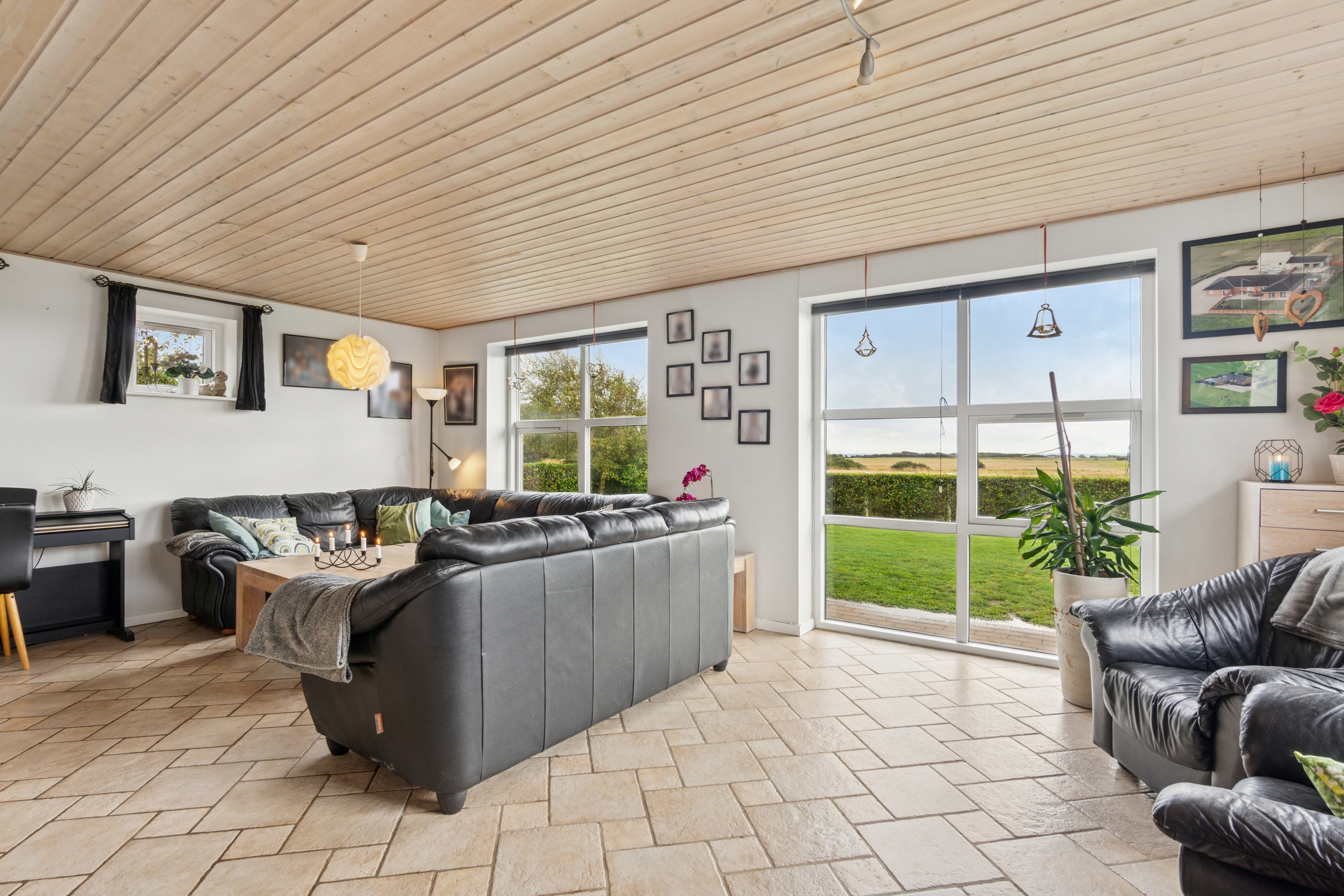 Fremhævet stue billede i fuldskærmstilstand. Billede af Refstorpvej 3, 7760 Hurup Thy