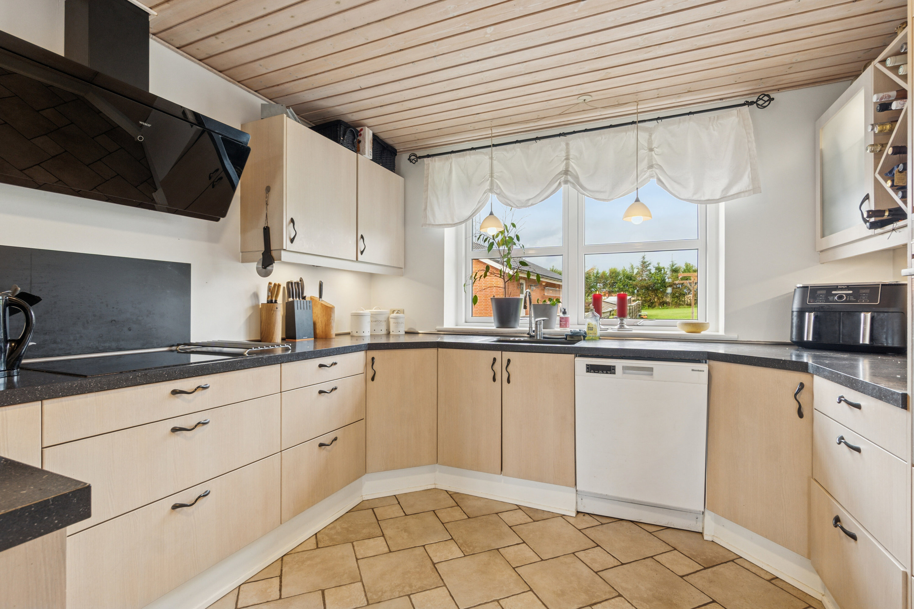 Fremhævet køkken billede i fuldskærmstilstand. Billede af Refstorpvej 3, 7760 Hurup Thy