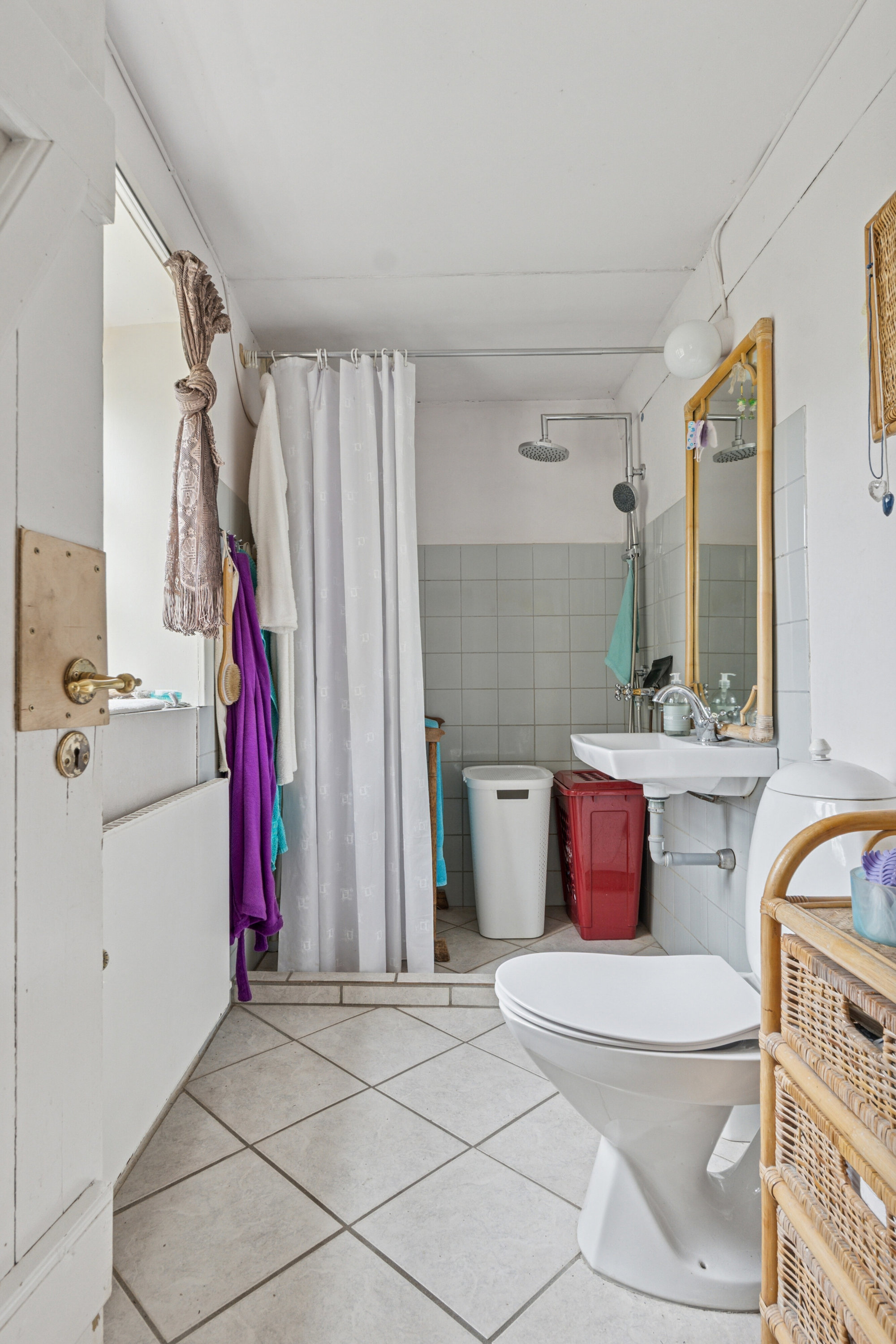 Fremhævet badeværelse billede i fuldskærmstilstand. Billede af Bøllemosen 10, 5771 Stenstrup