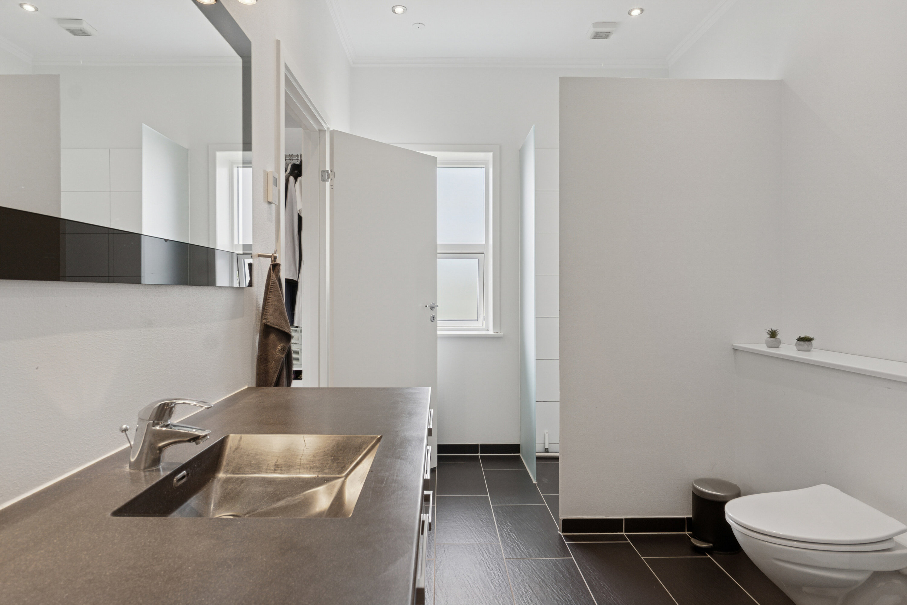 Fremhævet badeværelse billede i fuldskærmstilstand. Billede af Frejasvej 6, 9800 Hjørring