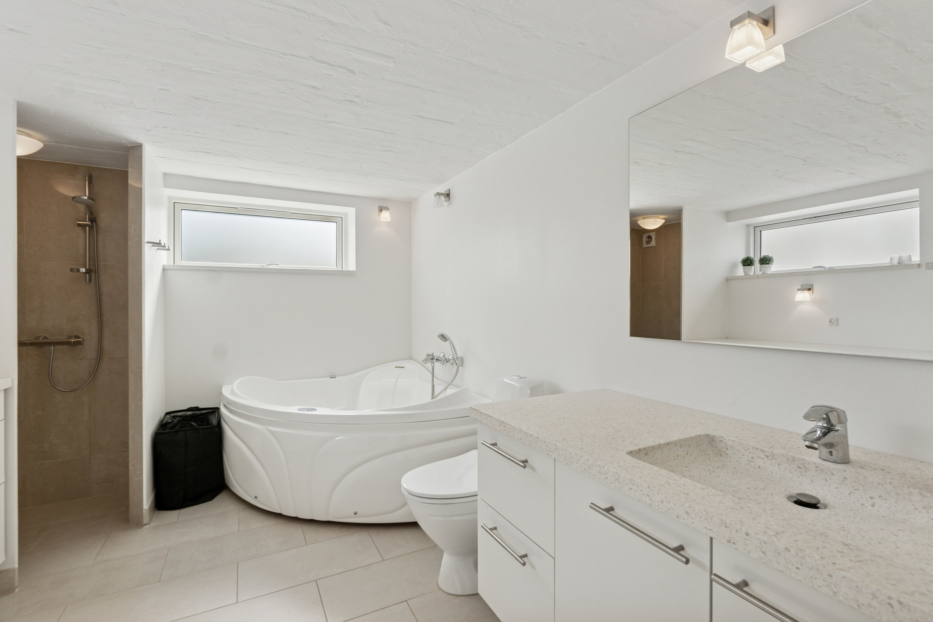 Fremhævet badeværelse billede i fuldskærmstilstand. Billede af Frejasvej 6, 9800 Hjørring