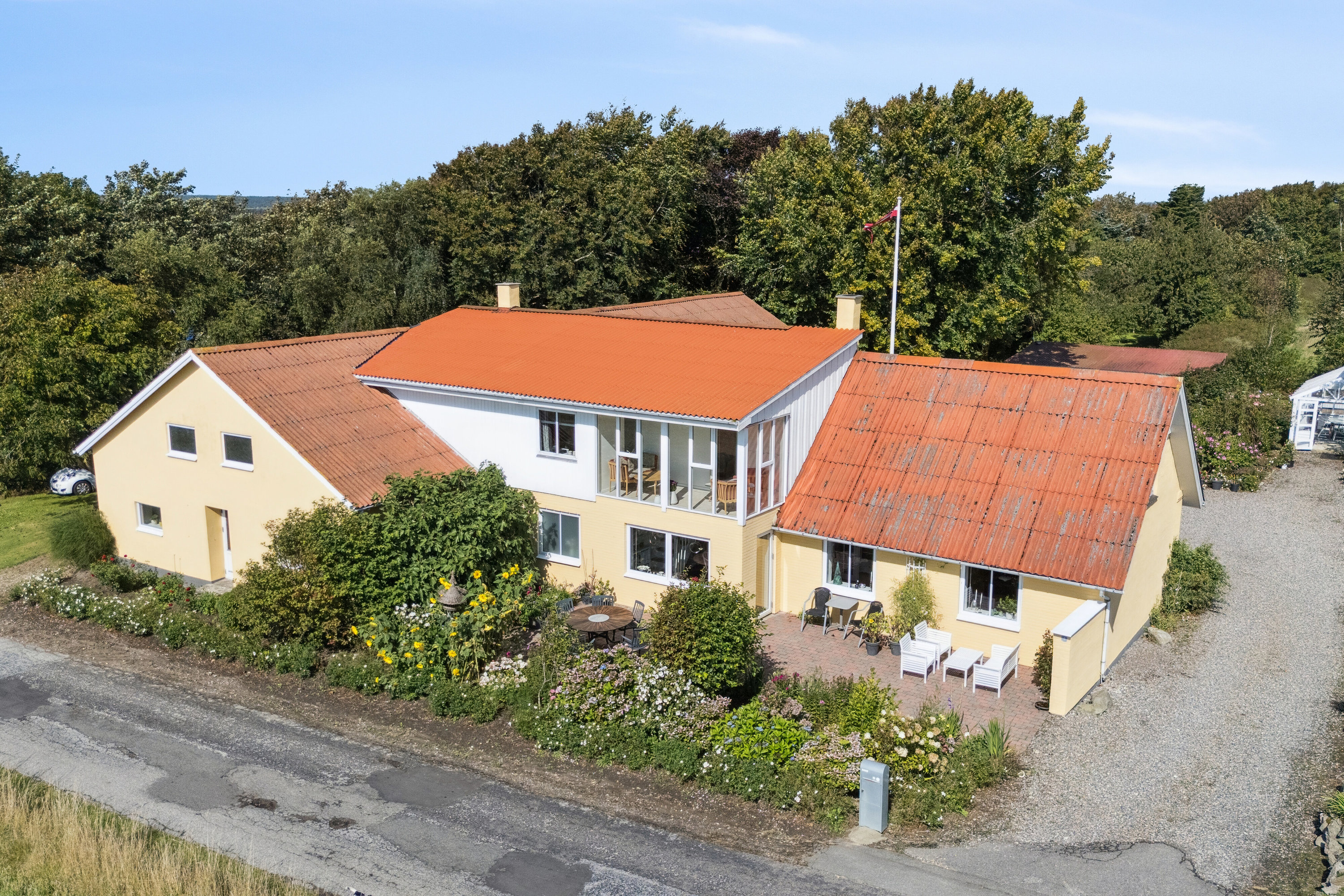 Fremhævet set fra vejen billede i fuldskærmstilstand. Billede af Frimervej 1, 7742 Vesløs