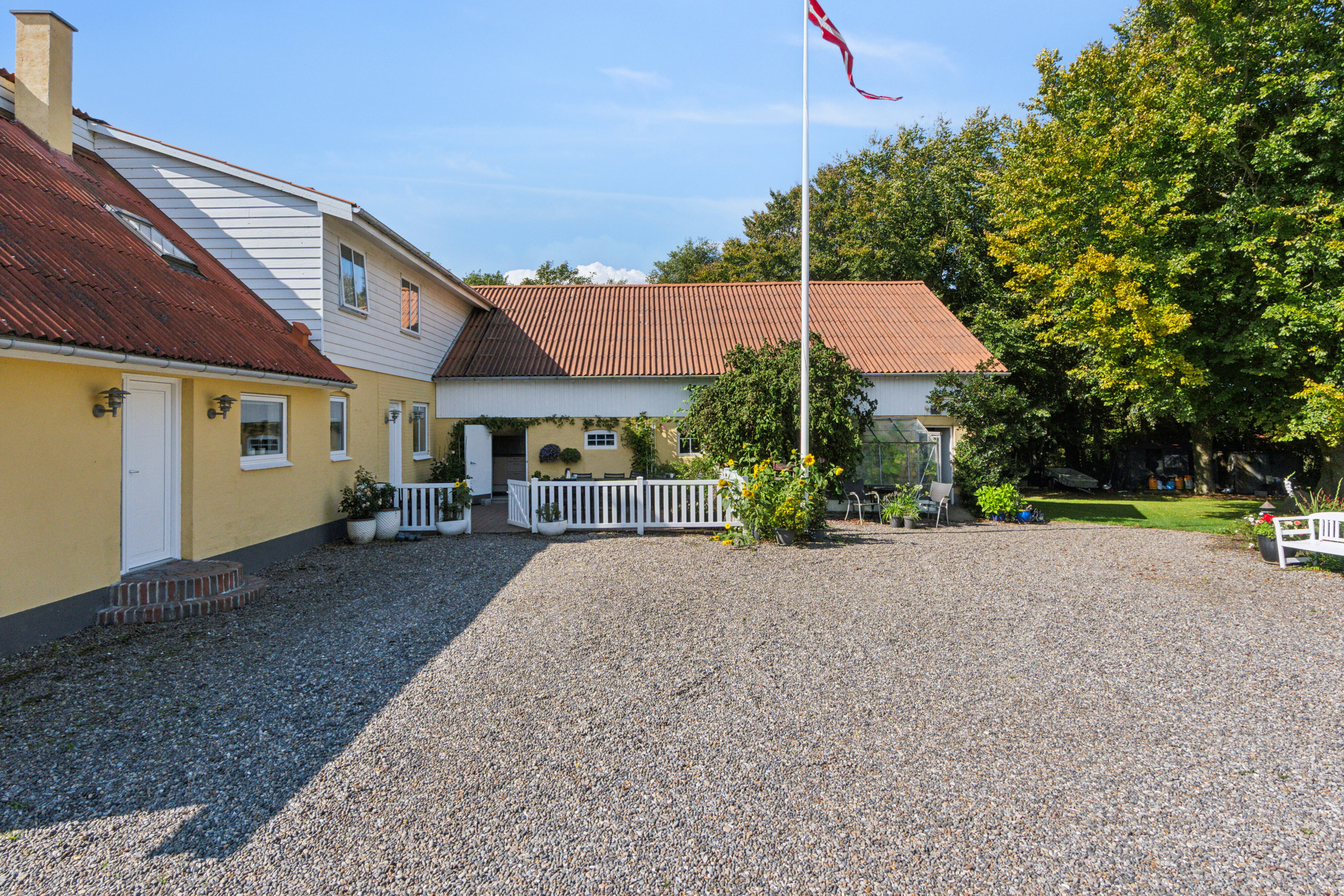 Miniaturebillede 1: set fra vejen. Billede af Frimervej 1, 7742 Vesløs