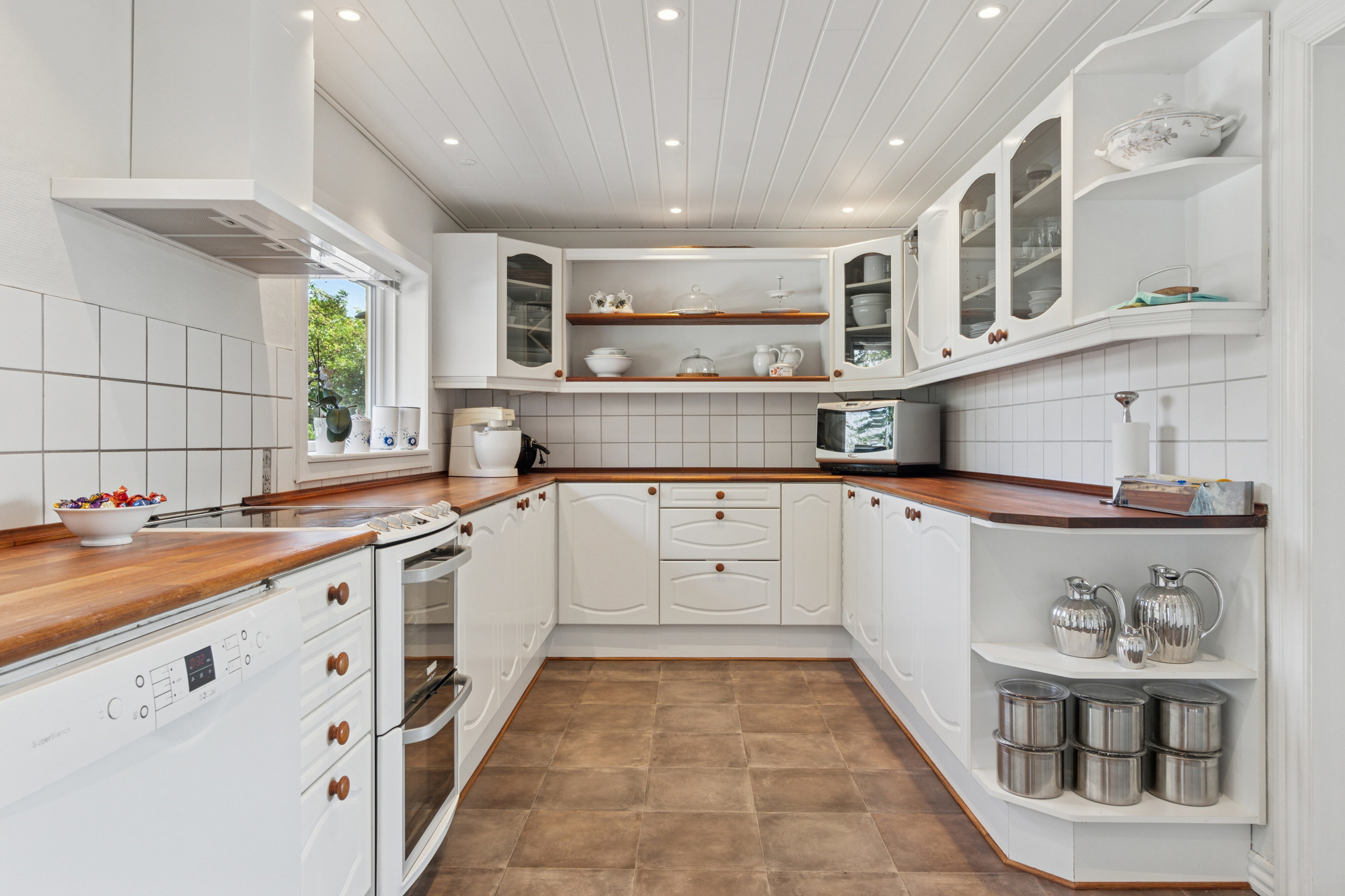 Fremhævet køkken billede i fuldskærmstilstand. Billede af Frimervej 1, 7742 Vesløs