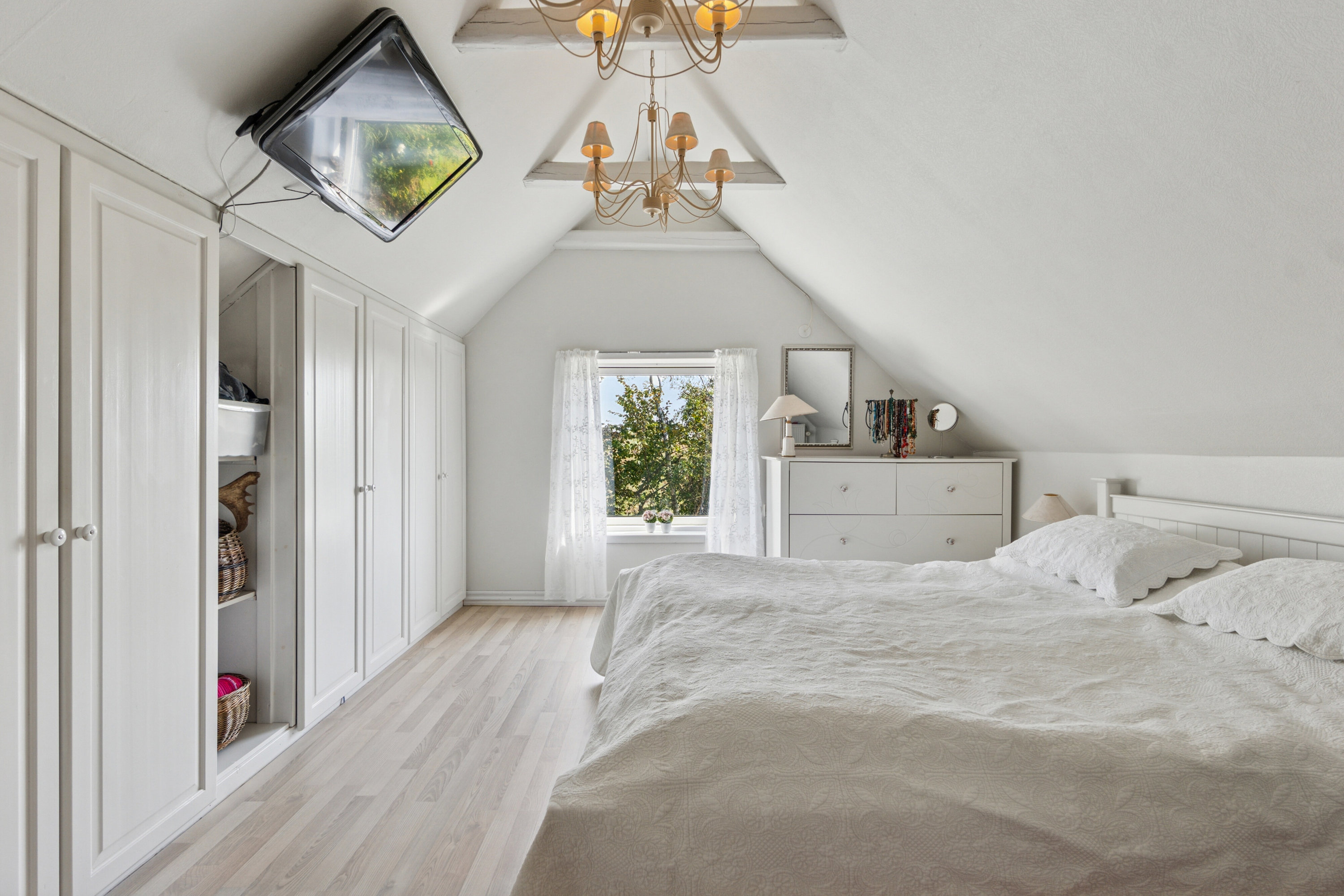 Fremhævet soveværelse billede i fuldskærmstilstand. Billede af Frimervej 1, 7742 Vesløs