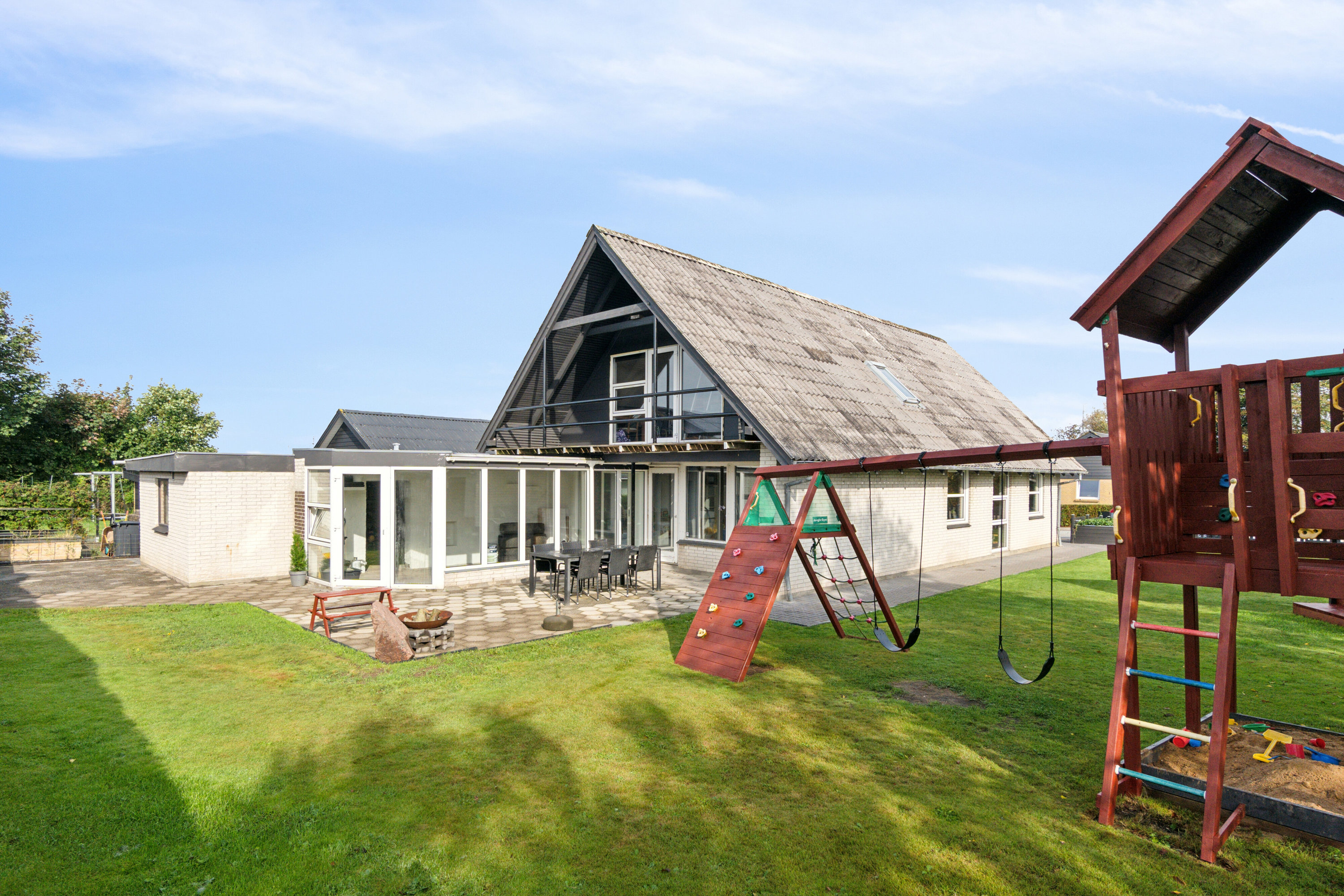 Fremhævet set fra haven billede i fuldskærmstilstand. Billede af Søndervænget 44, Hvidbjerg, 7790 Thyholm