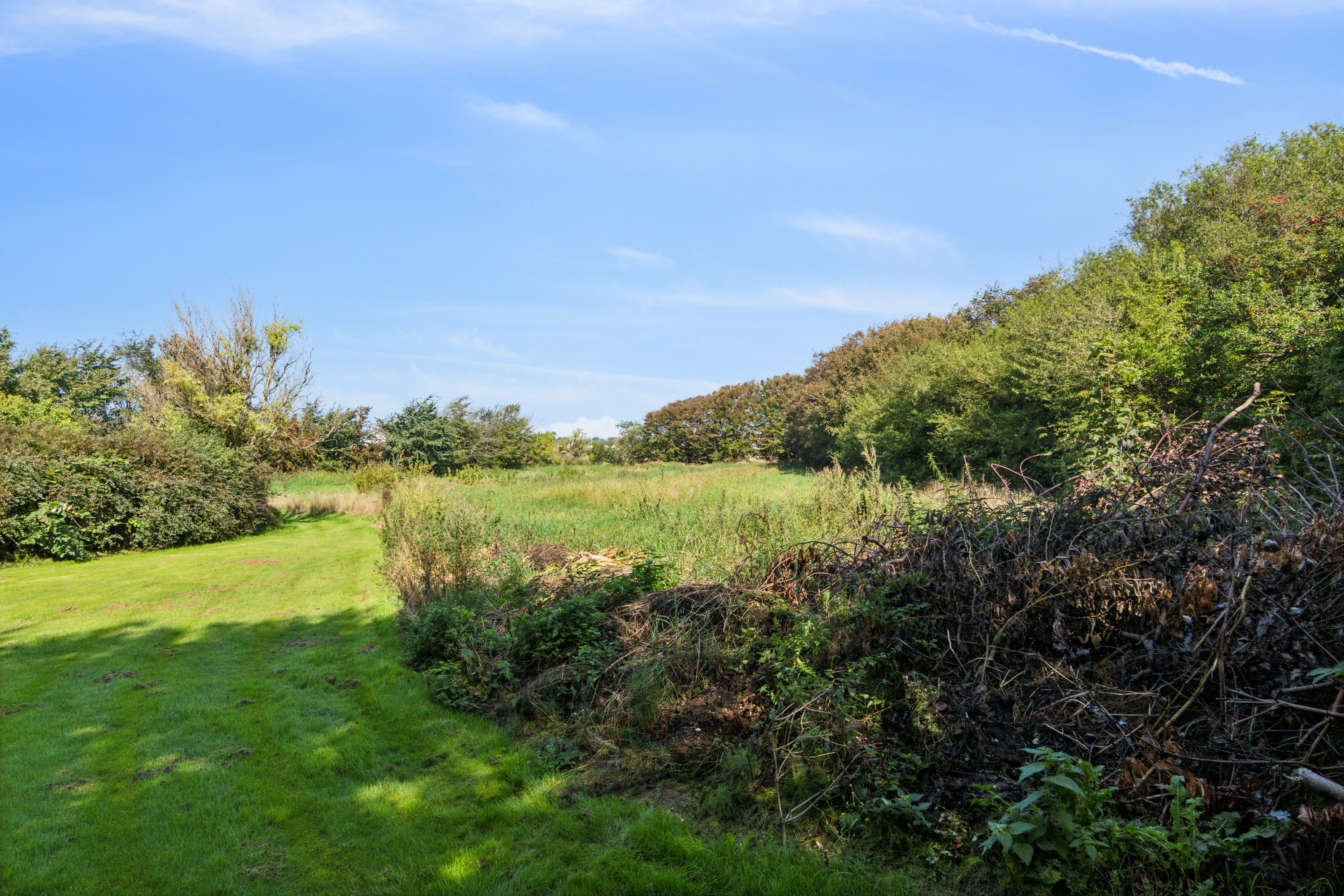 Fremhævet udendørs billede i fuldskærmstilstand. Billede af Frimervej 1, 7742 Vesløs