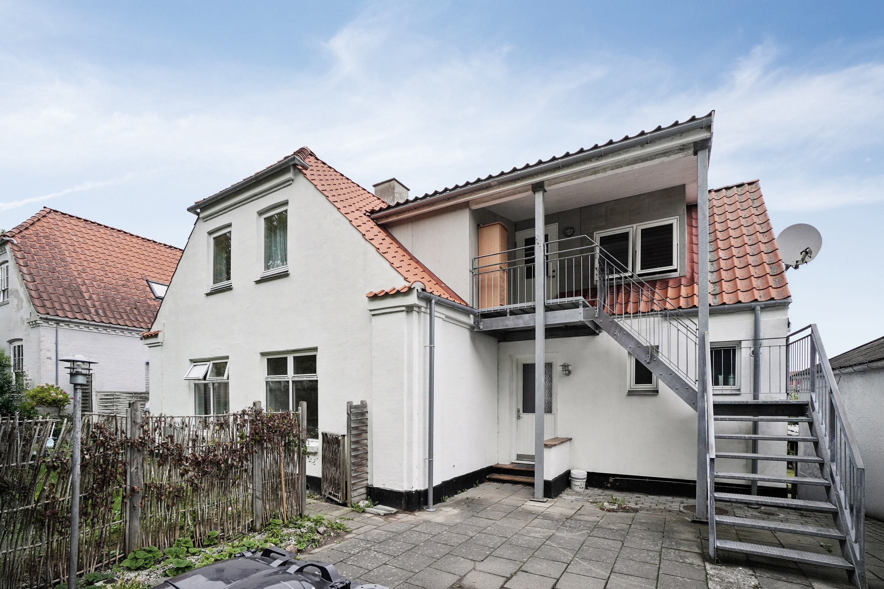 Fremhævet facade billede i fuldskærmstilstand. Billede af Nordre Banevej 8, st.. +1., 4300 Holbæk