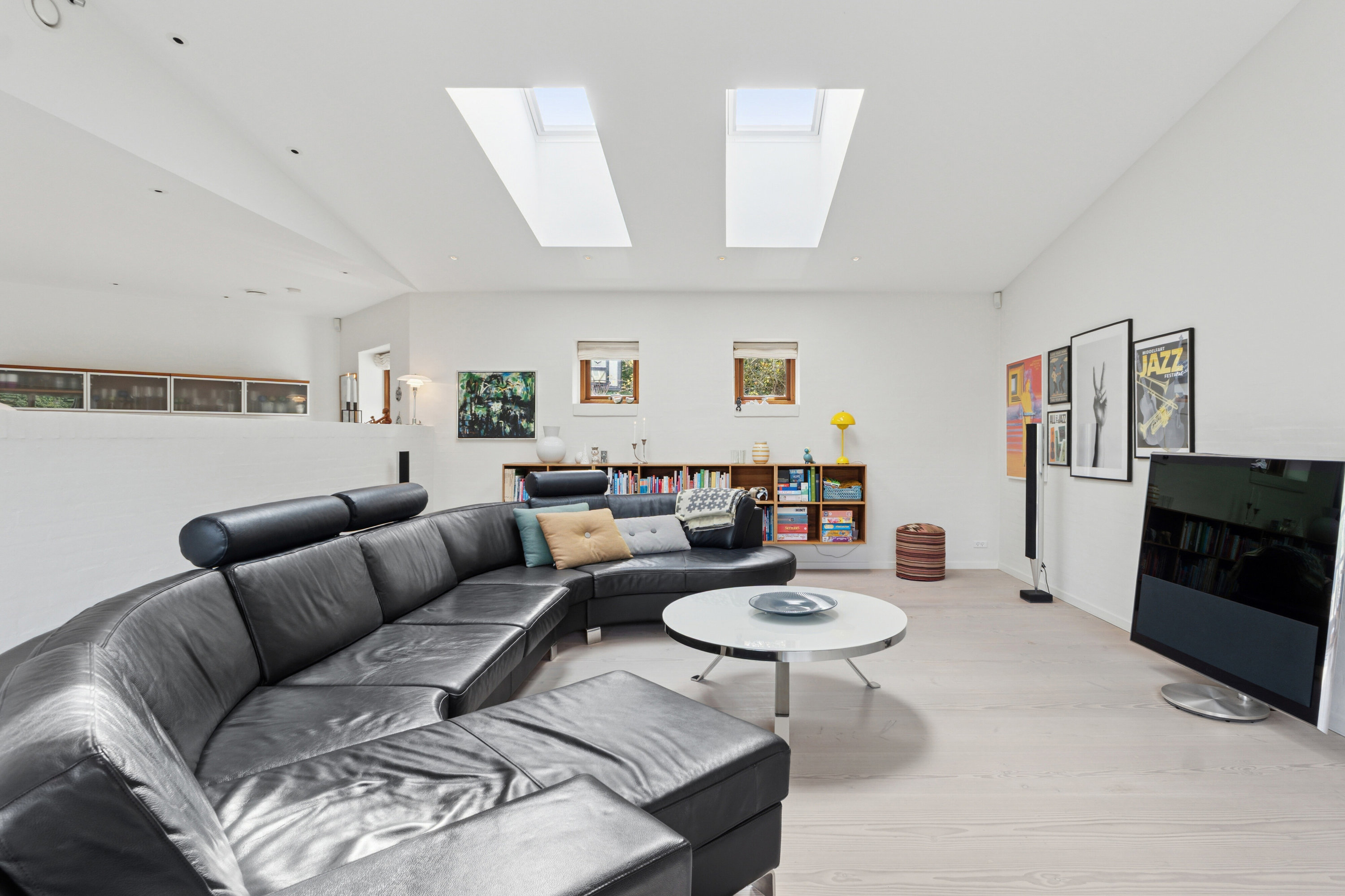 Fremhævet stue billede i fuldskærmstilstand. Billede af Mosegårdvej 6, Balslev, 5592 Ejby