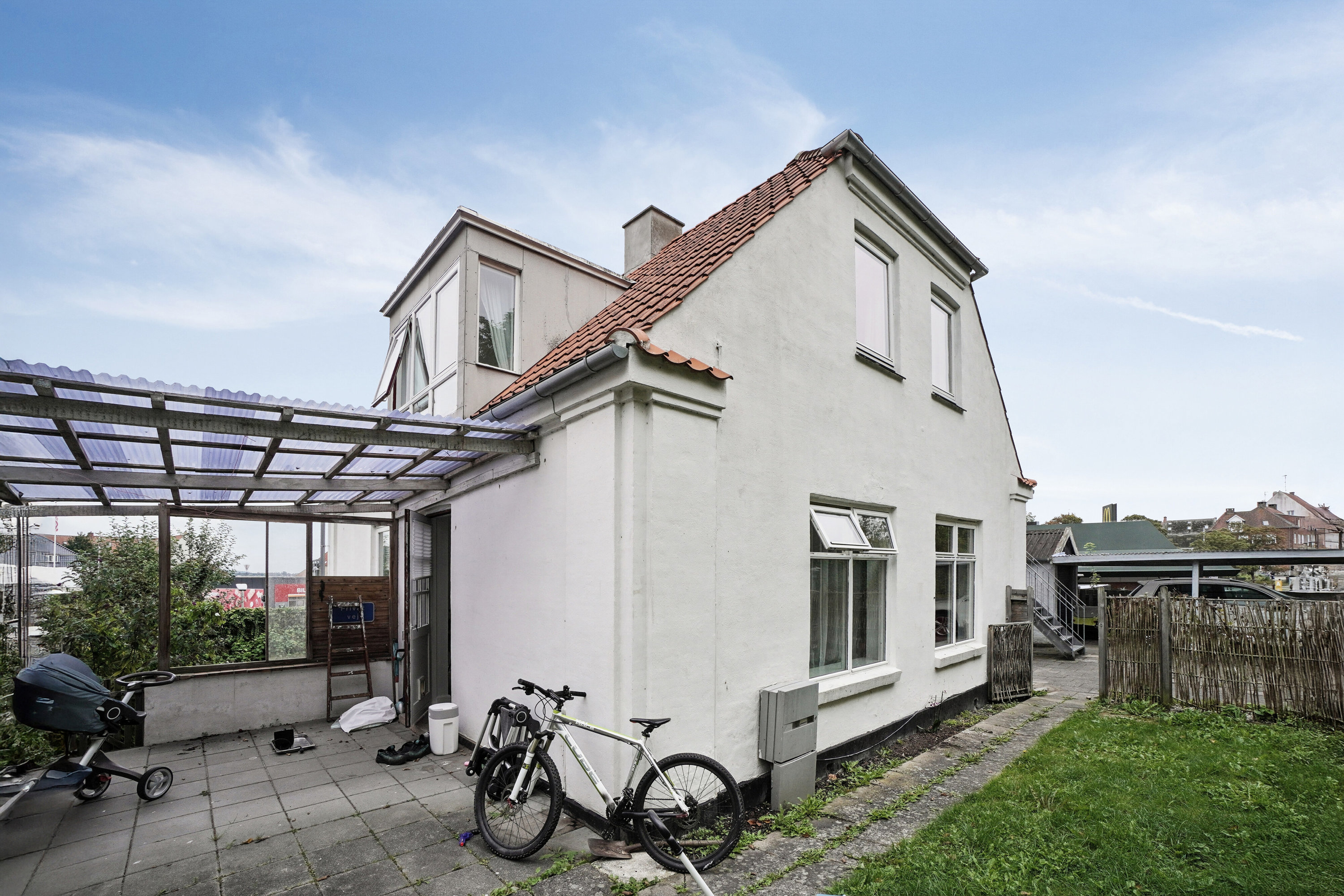 Fremhævet set fra haven billede i fuldskærmstilstand. Billede af Nordre Banevej 8, st.. +1., 4300 Holbæk