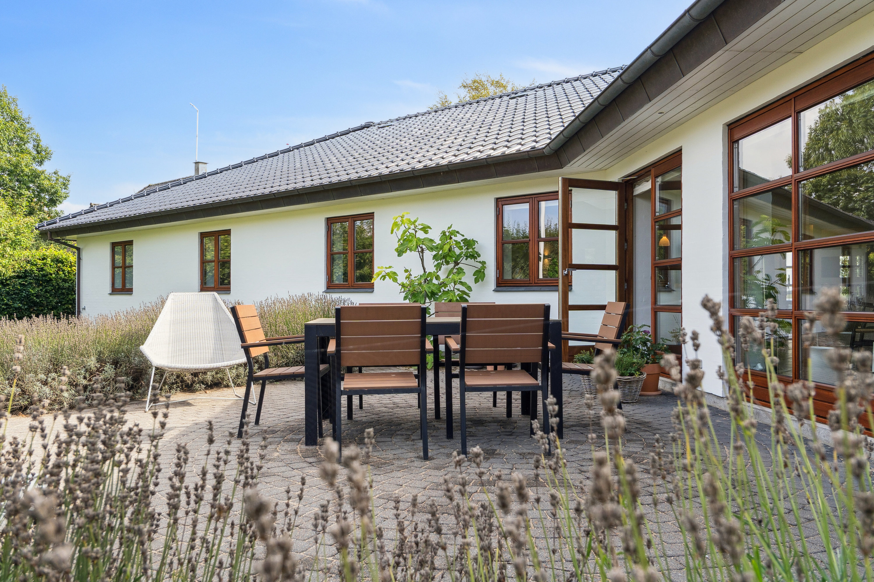 Fremhævet terrasse billede i fuldskærmstilstand. Billede af Mosegårdvej 6, Balslev, 5592 Ejby