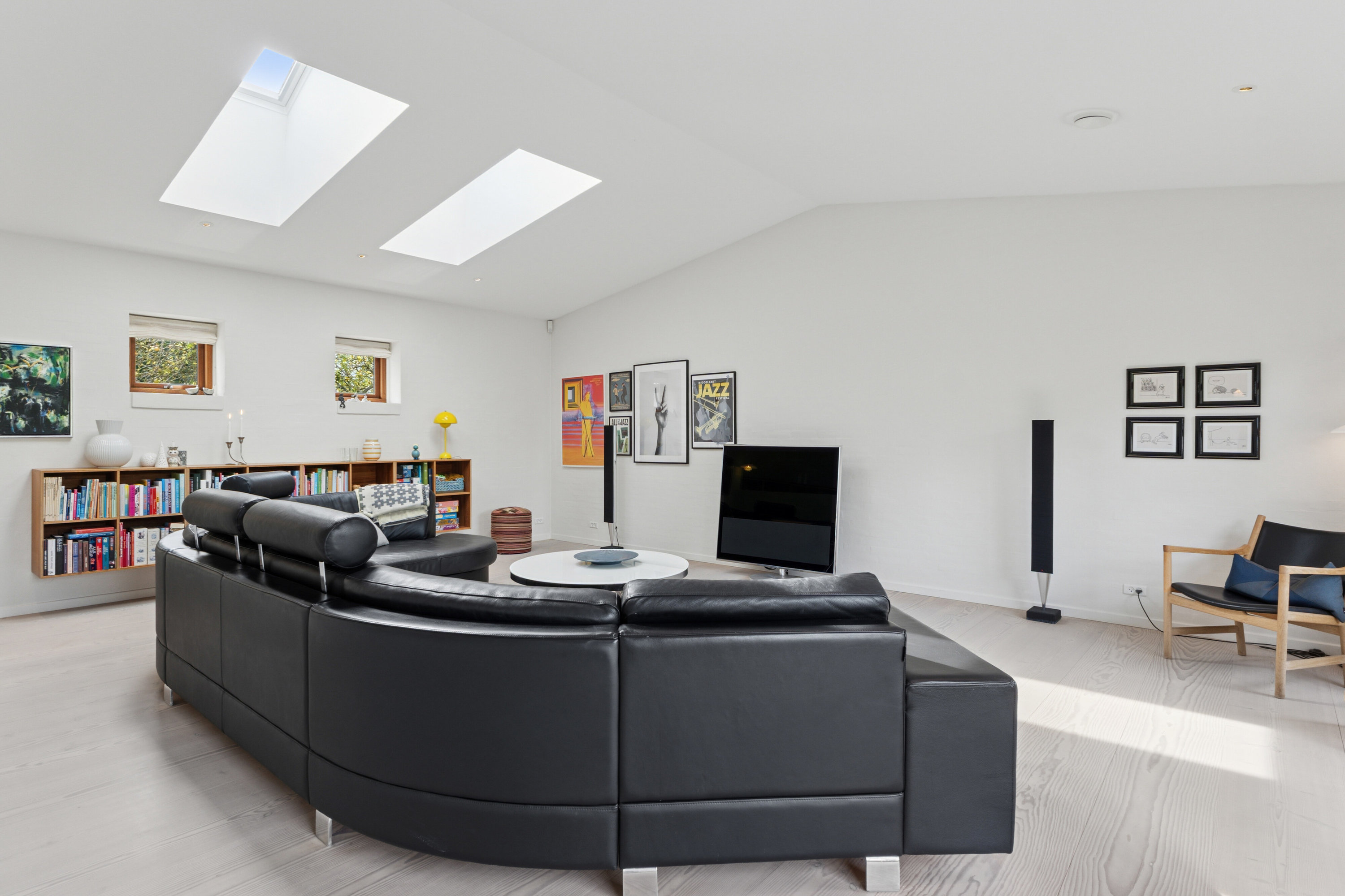 Fremhævet stue billede i fuldskærmstilstand. Billede af Mosegårdvej 6, Balslev, 5592 Ejby