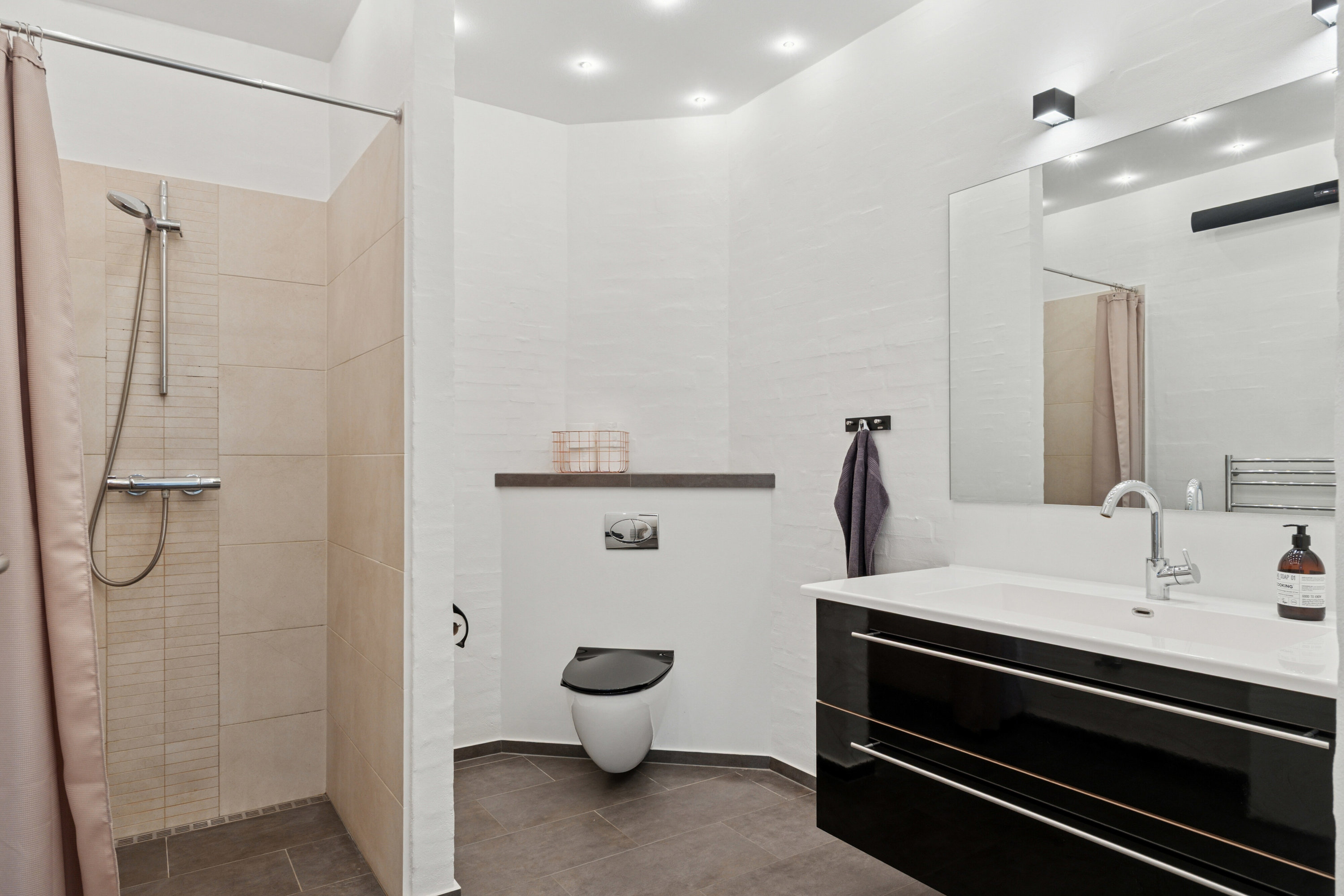 Fremhævet badeværelse billede i fuldskærmstilstand. Billede af Mosegårdvej 6, Balslev, 5592 Ejby