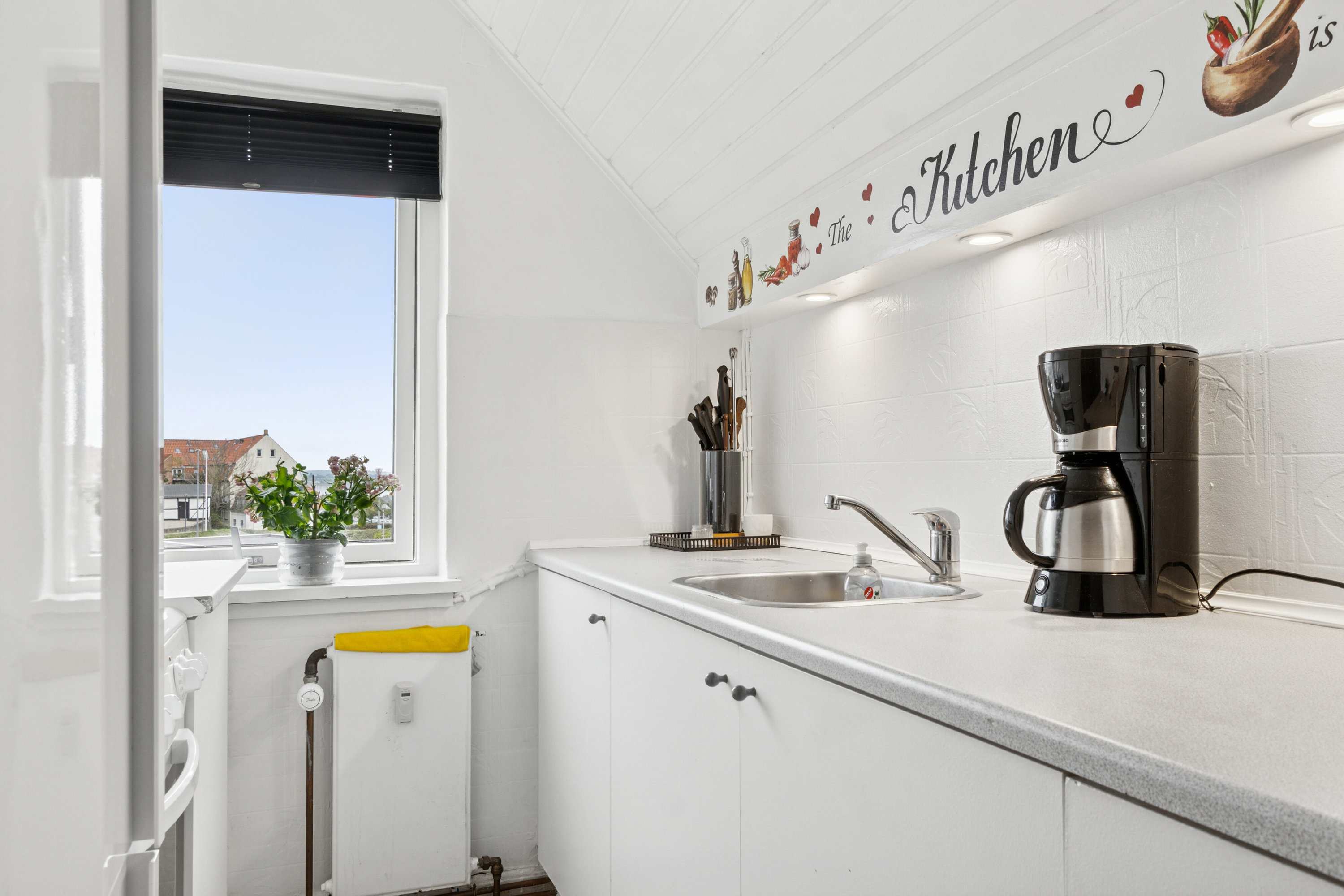 Fremhævet køkken billede i fuldskærmstilstand. Billede af Nordre Banevej 8, st.. +1., 4300 Holbæk