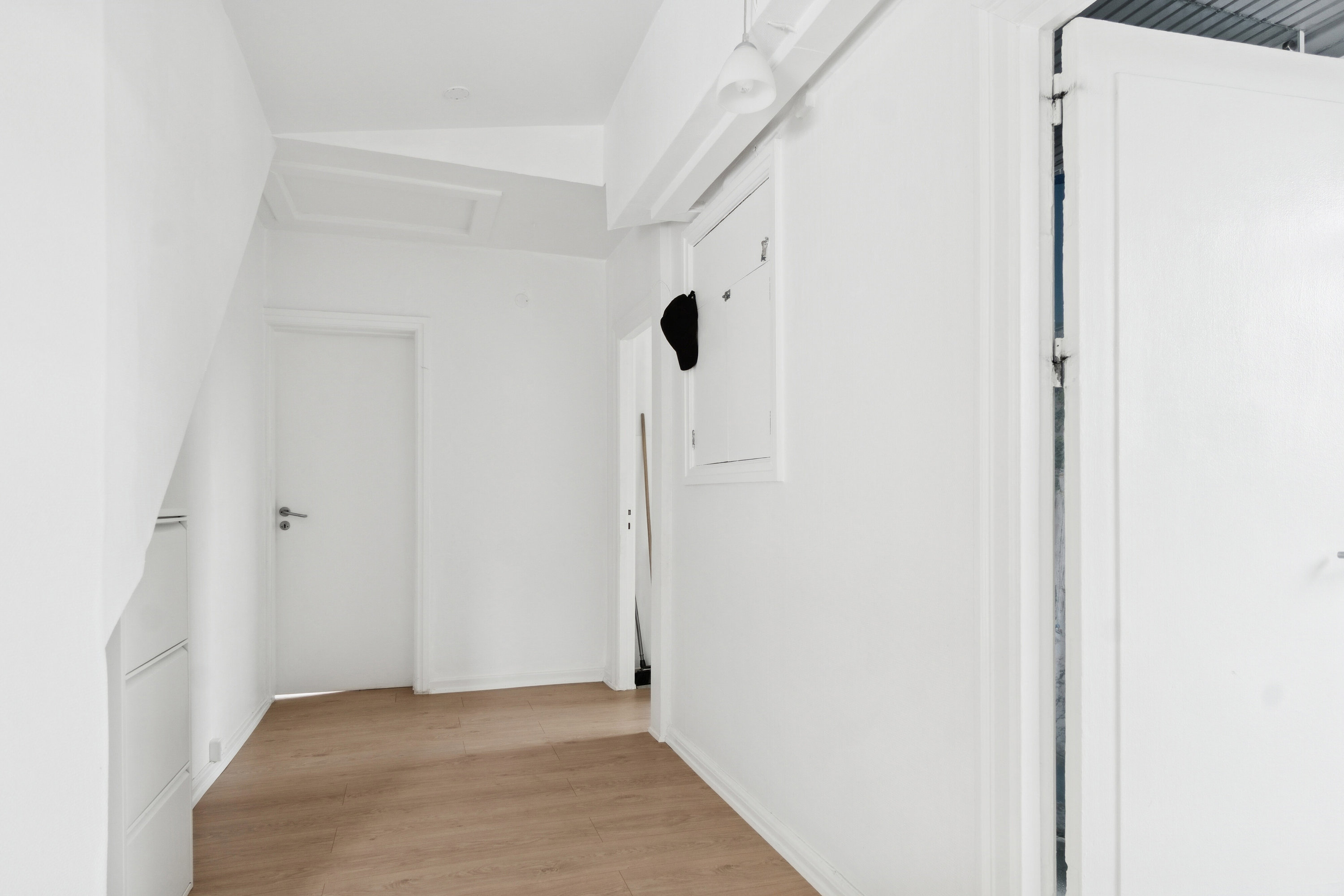 Fremhævet gang billede i fuldskærmstilstand. Billede af Nordre Banevej 8, st.. +1., 4300 Holbæk