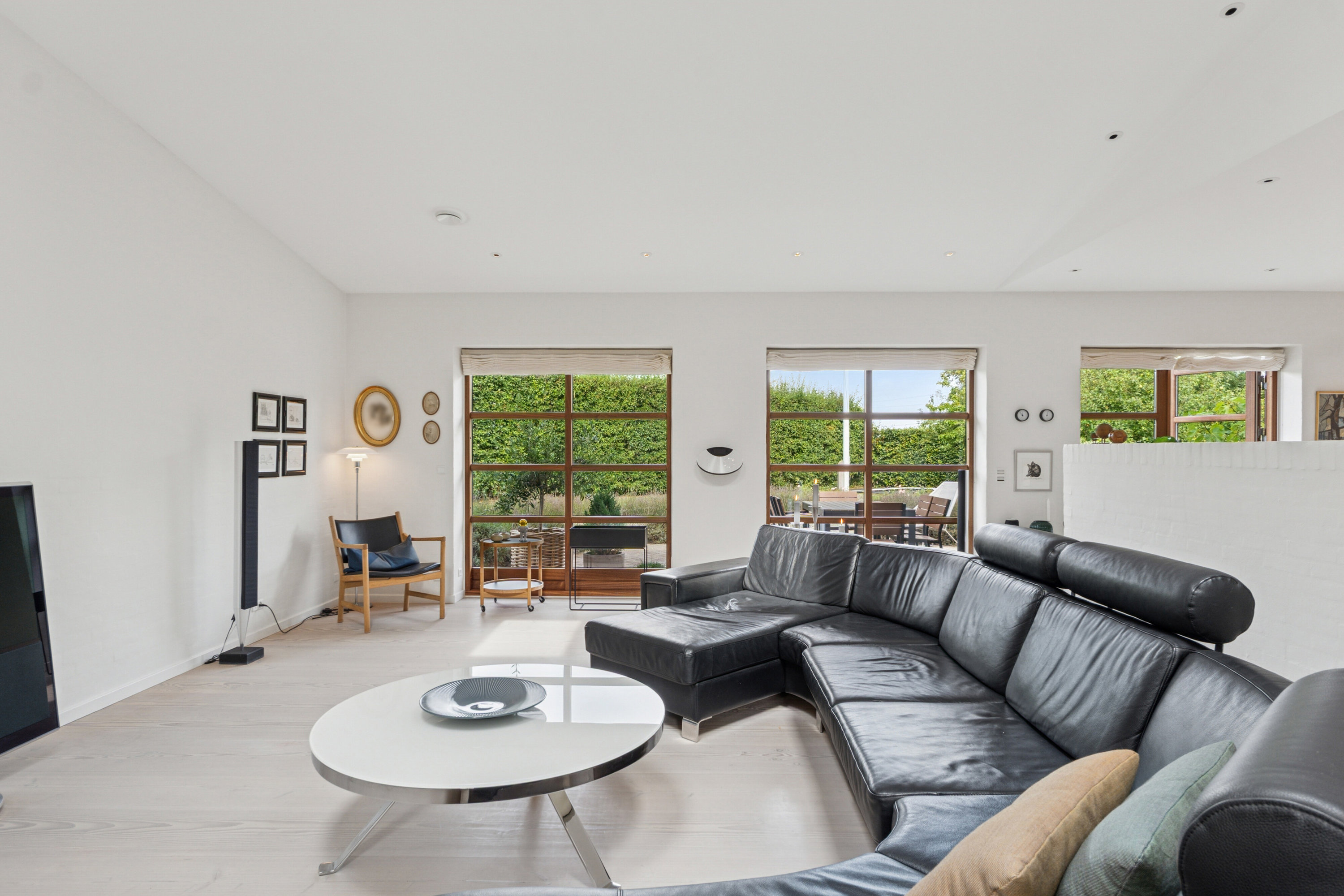 Fremhævet stue billede i fuldskærmstilstand. Billede af Mosegårdvej 6, Balslev, 5592 Ejby