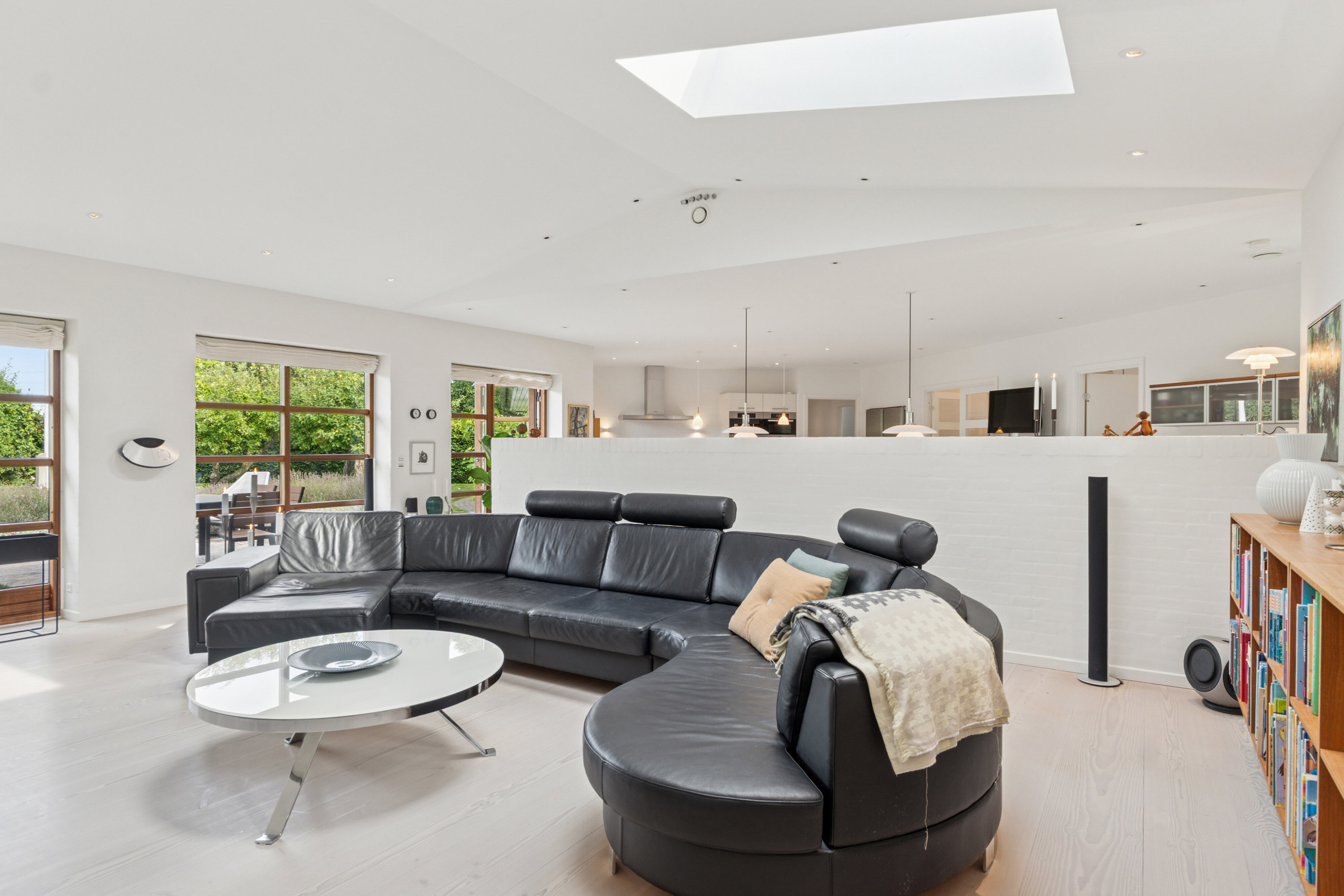 Fremhævet stue billede i fuldskærmstilstand. Billede af Mosegårdvej 6, Balslev, 5592 Ejby