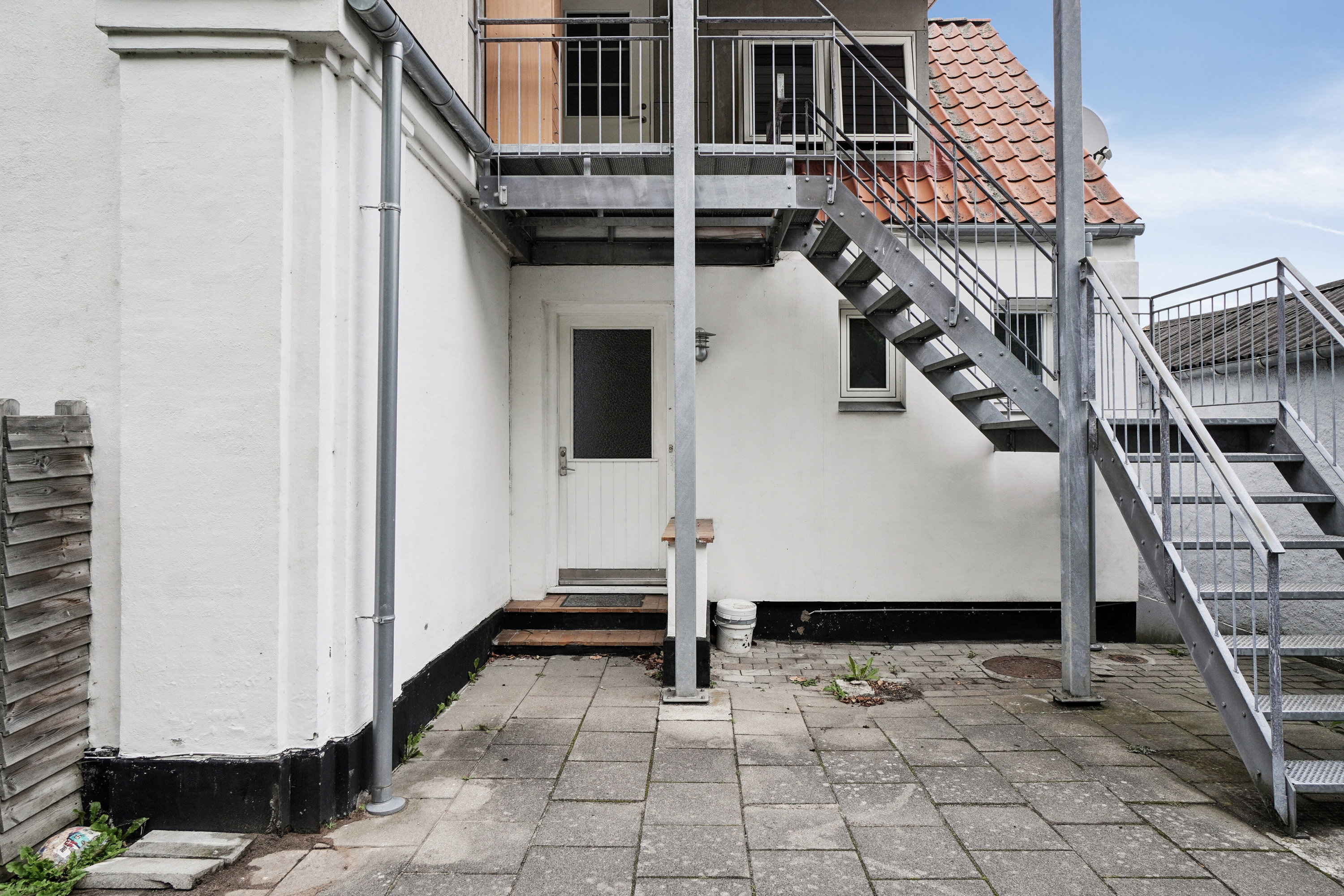 Fremhævet trappe billede i fuldskærmstilstand. Billede af Nordre Banevej 8, st.. +1., 4300 Holbæk