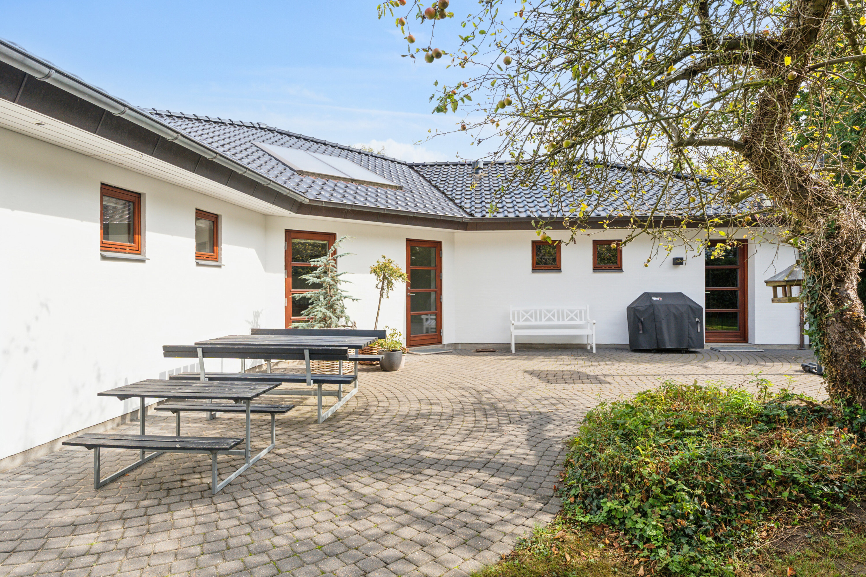 Fremhævet set fra vejen billede i fuldskærmstilstand. Billede af Mosegårdvej 6, Balslev, 5592 Ejby