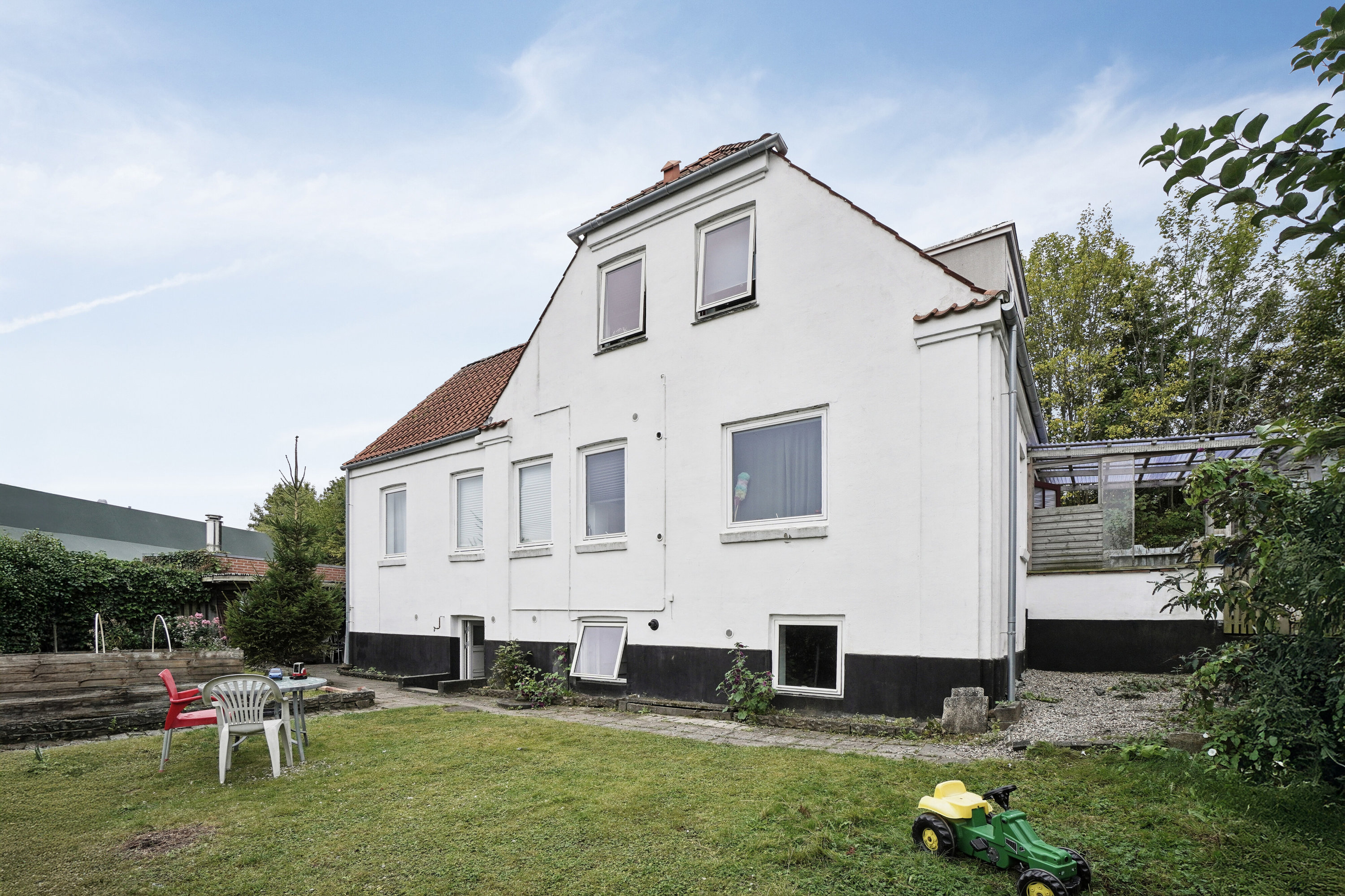 Fremhævet set fra haven billede i fuldskærmstilstand. Billede af Nordre Banevej 8, st.. +1., 4300 Holbæk