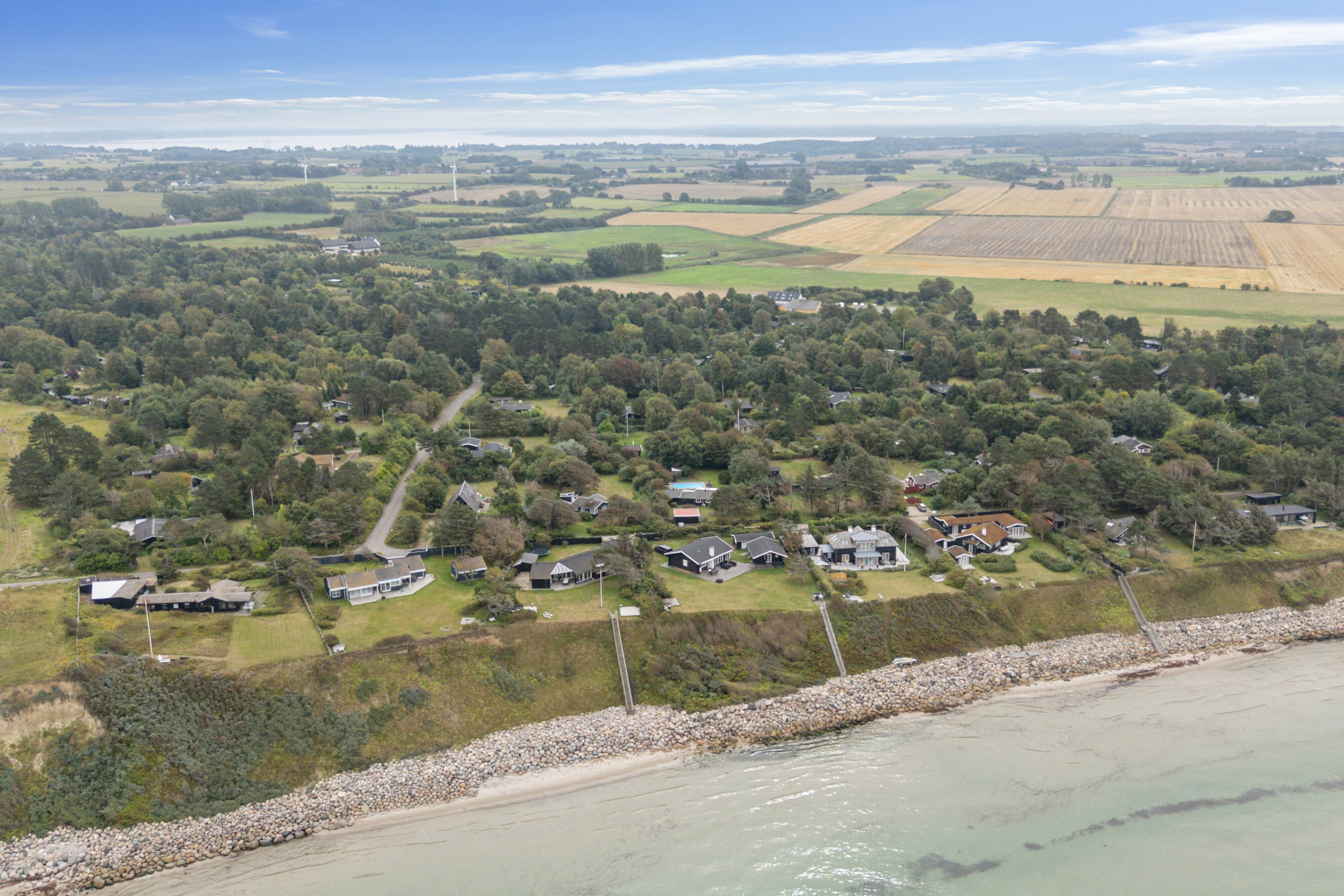 Fremhævet luftfoto billede i fuldskærmstilstand. Billede af Klintevej 28, Hald Strand, 3390 Hundested