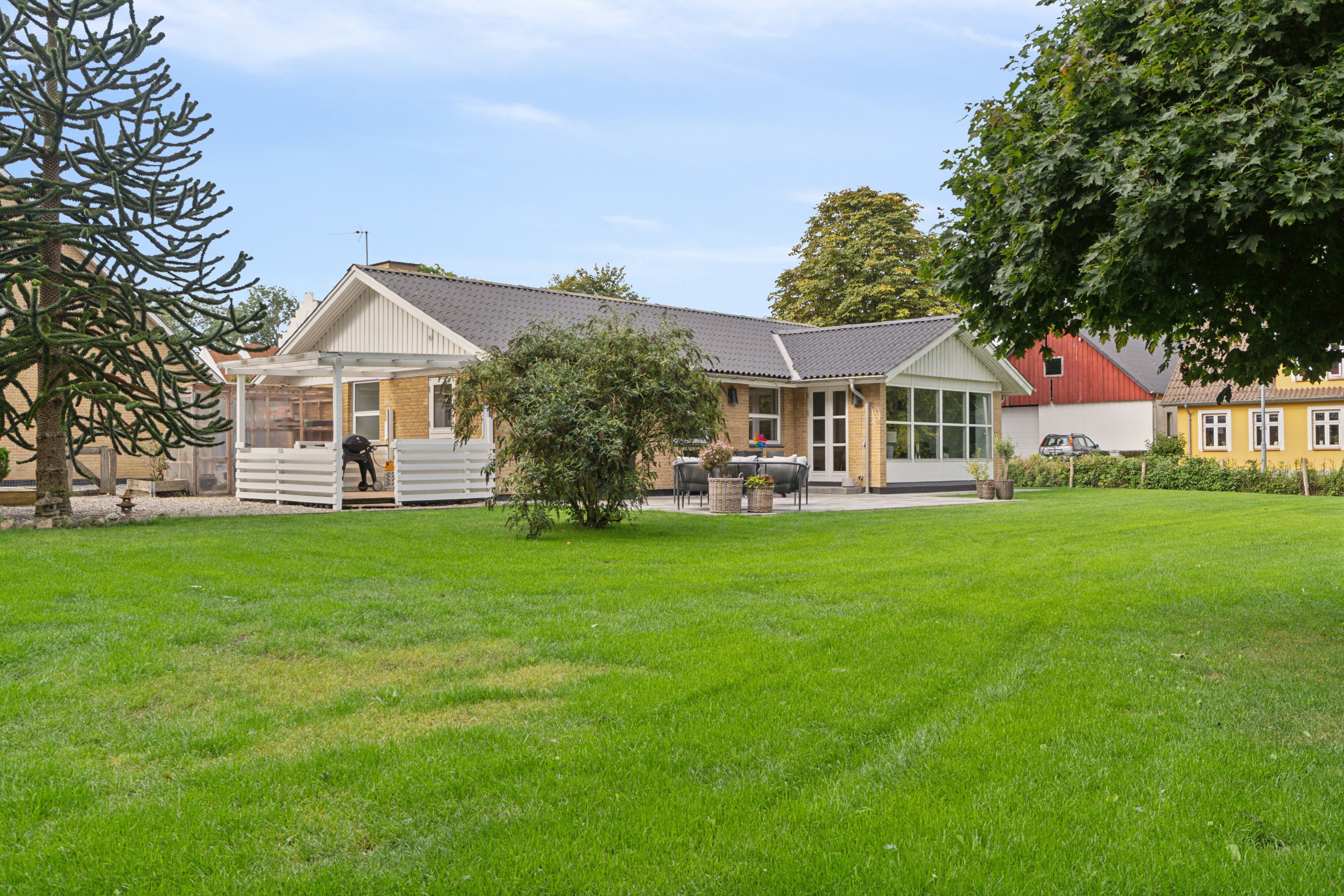 Miniaturebillede 1: set fra haven. Billede af Melbyvej 53, Melby, 5471 Søndersø