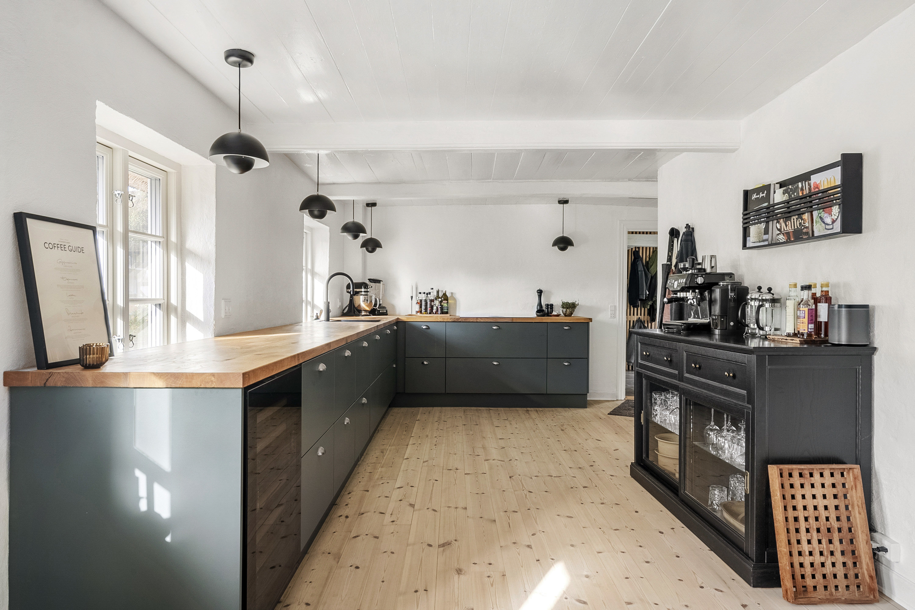 Fremhævet køkken billede i fuldskærmstilstand. Billede af Favrgaardsvej 85, Ondrup, 8300 Odder