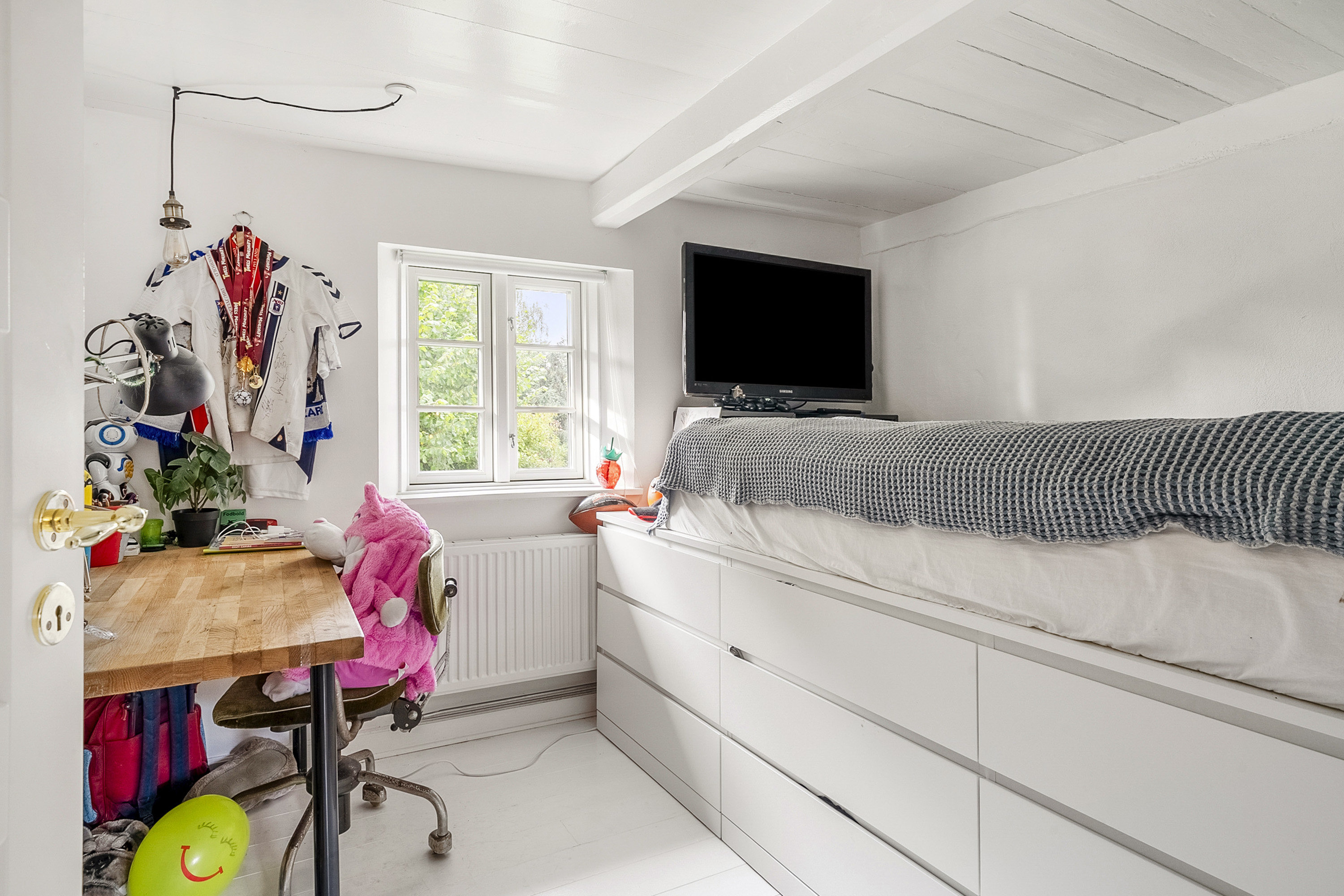 Fremhævet soveværelse billede i fuldskærmstilstand. Billede af Favrgaardsvej 85, Ondrup, 8300 Odder