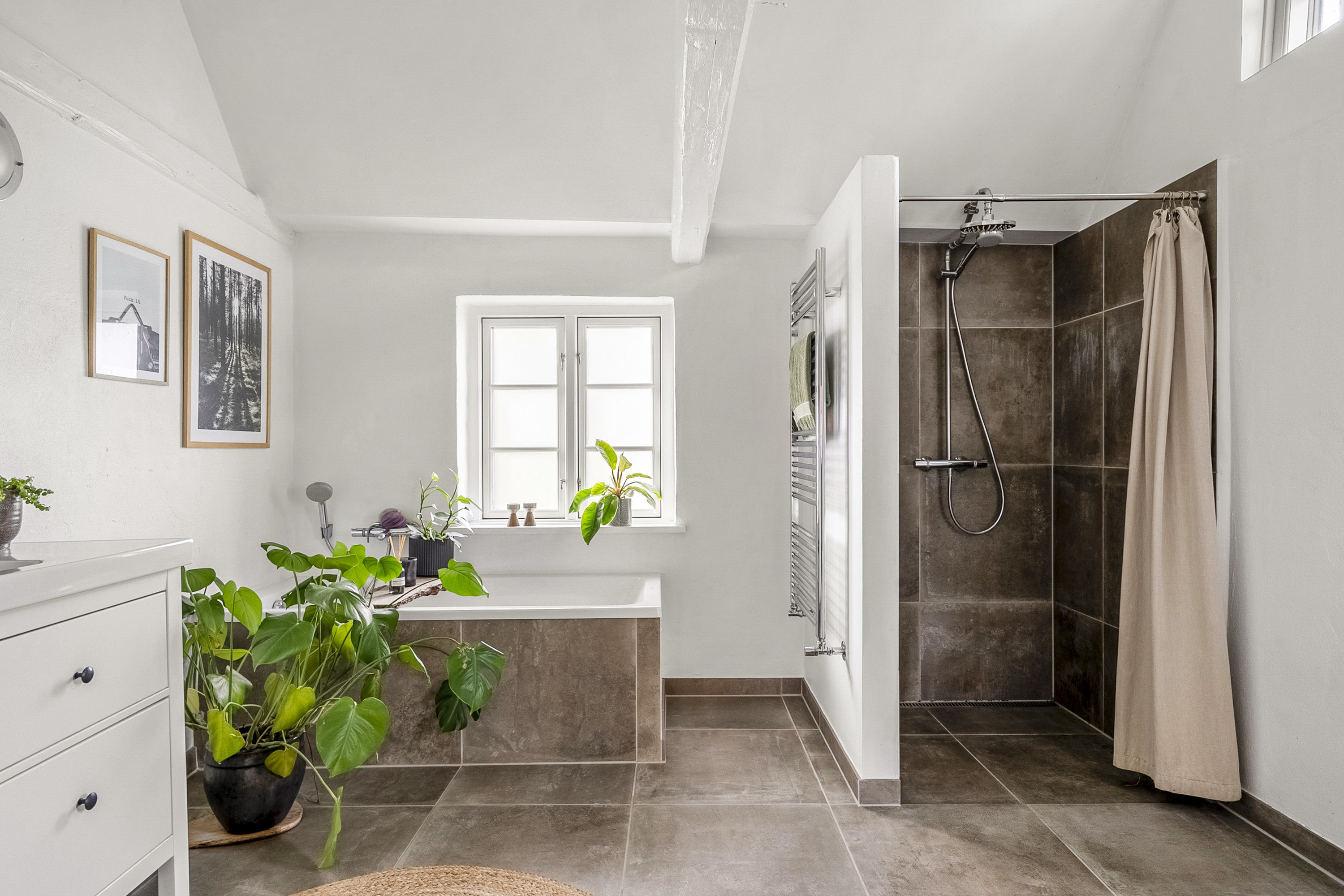 Fremhævet badeværelse billede i fuldskærmstilstand. Billede af Favrgaardsvej 85, Ondrup, 8300 Odder