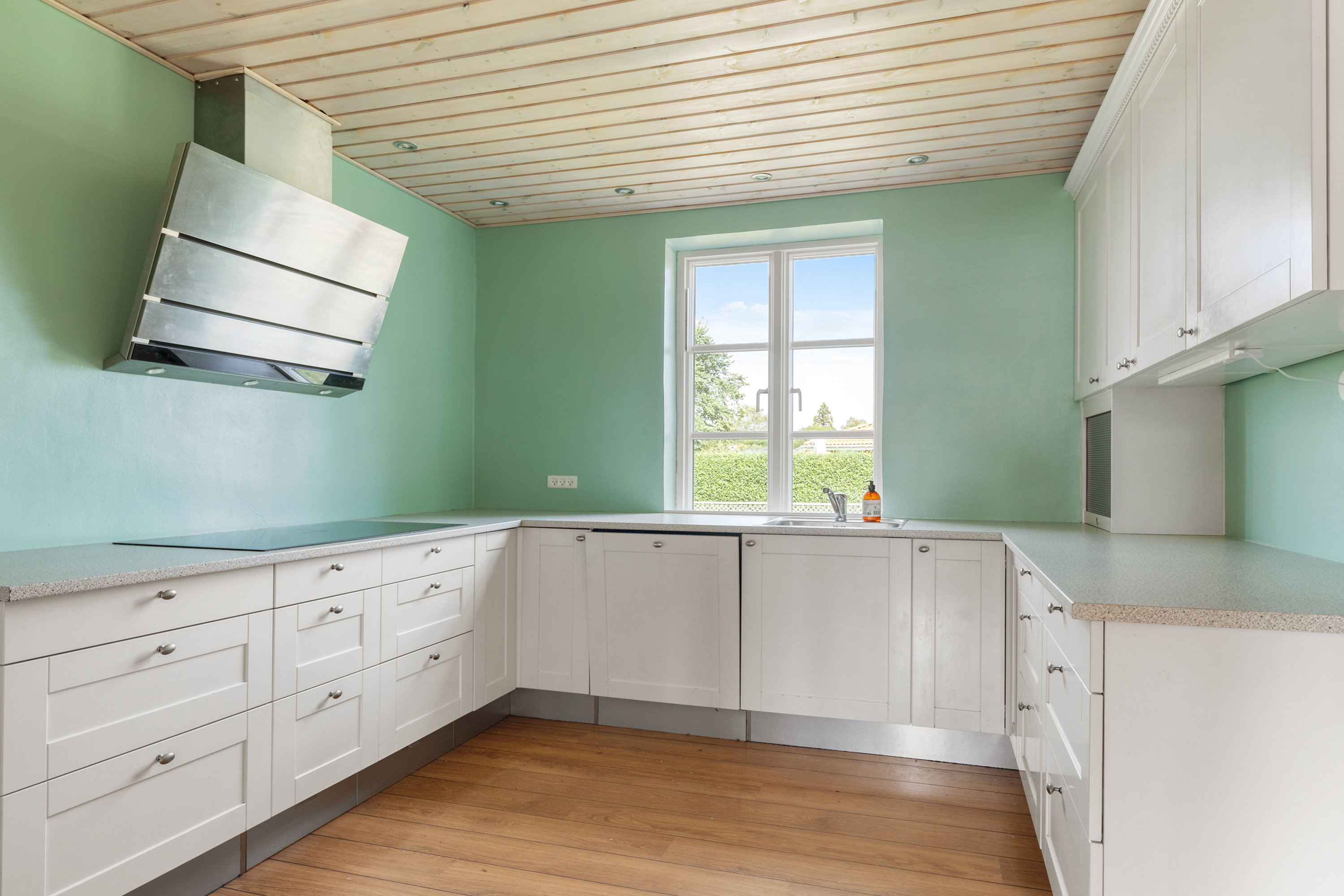 Fremhævet køkken billede i fuldskærmstilstand. Billede af Østerbyvej 1D, 8310 Tranbjerg J