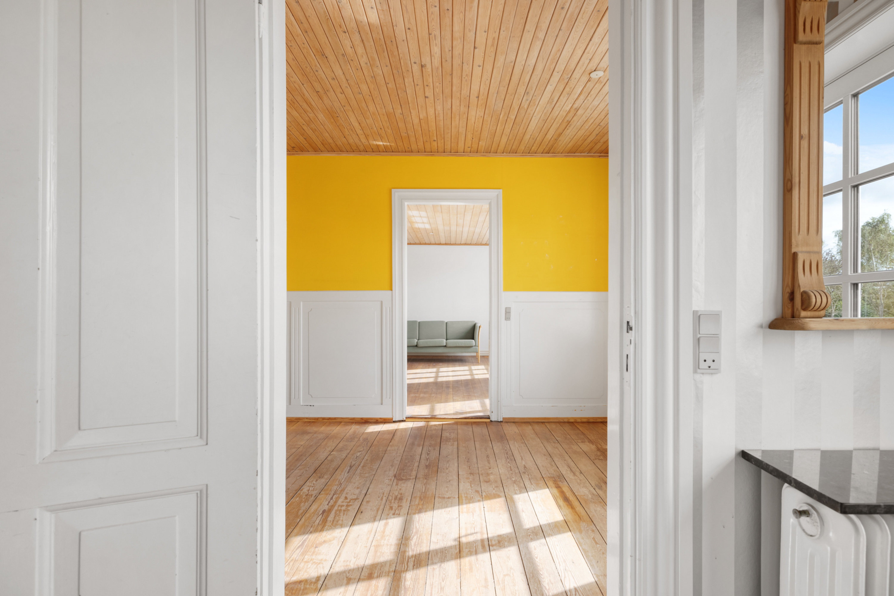 Fremhævet stue billede i fuldskærmstilstand. Billede af Østerbyvej 1D, 8310 Tranbjerg J