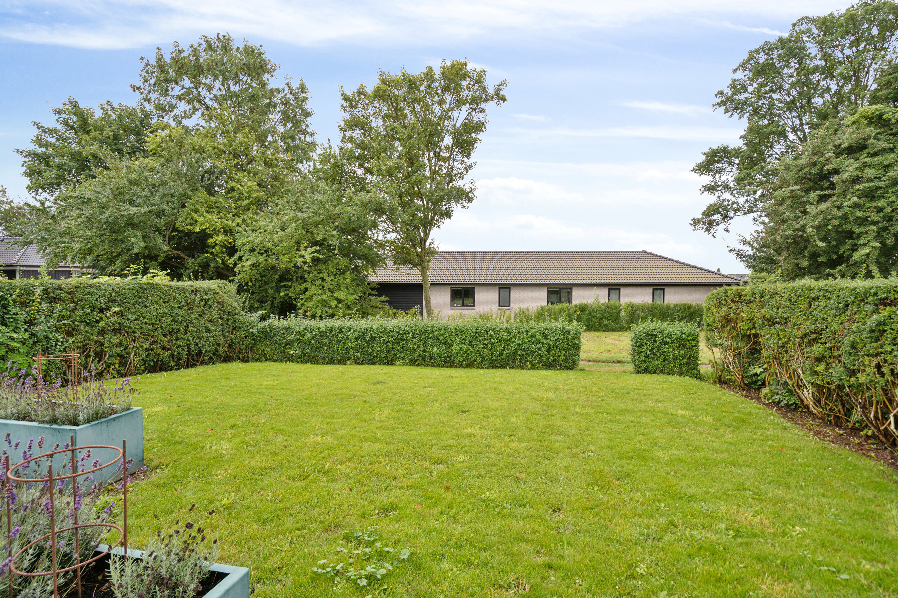 Fremhævet set fra haven billede i fuldskærmstilstand. Billede af Toften 334, 5330 Munkebo