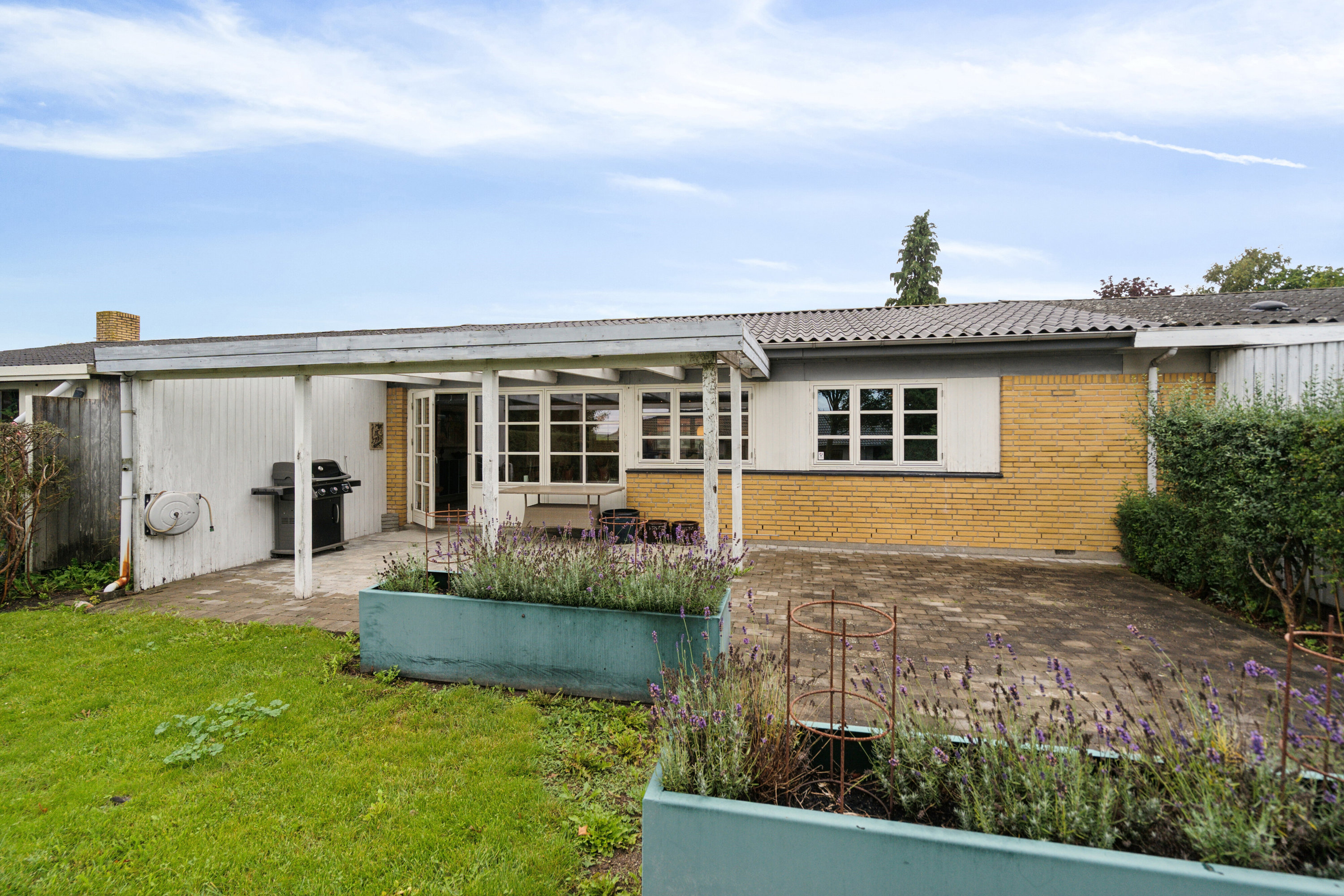 Fremhævet set fra haven billede i fuldskærmstilstand. Billede af Toften 334, 5330 Munkebo