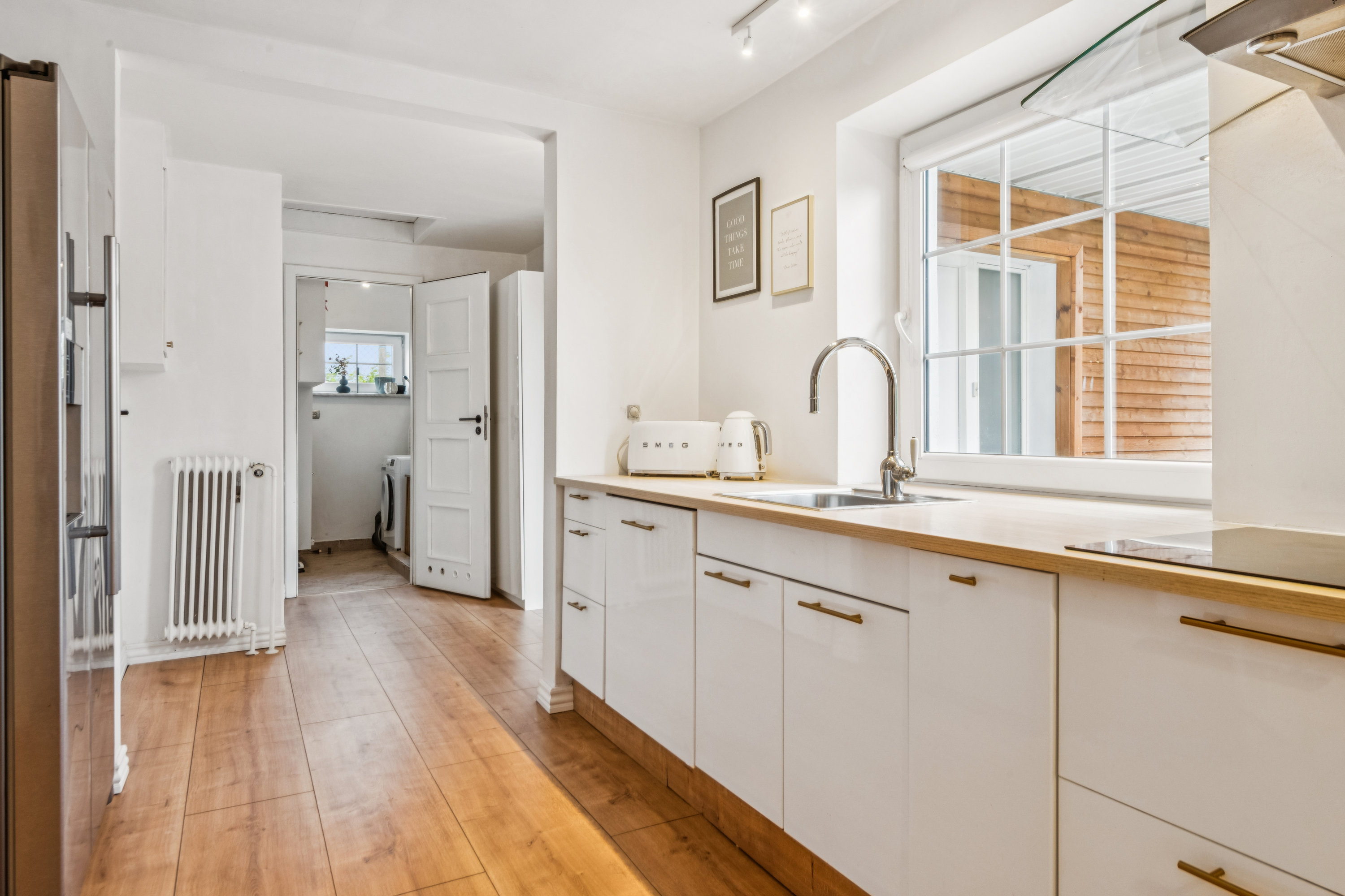 Fremhævet køkken billede i fuldskærmstilstand. Billede af Højmarken 1, 9270 Klarup