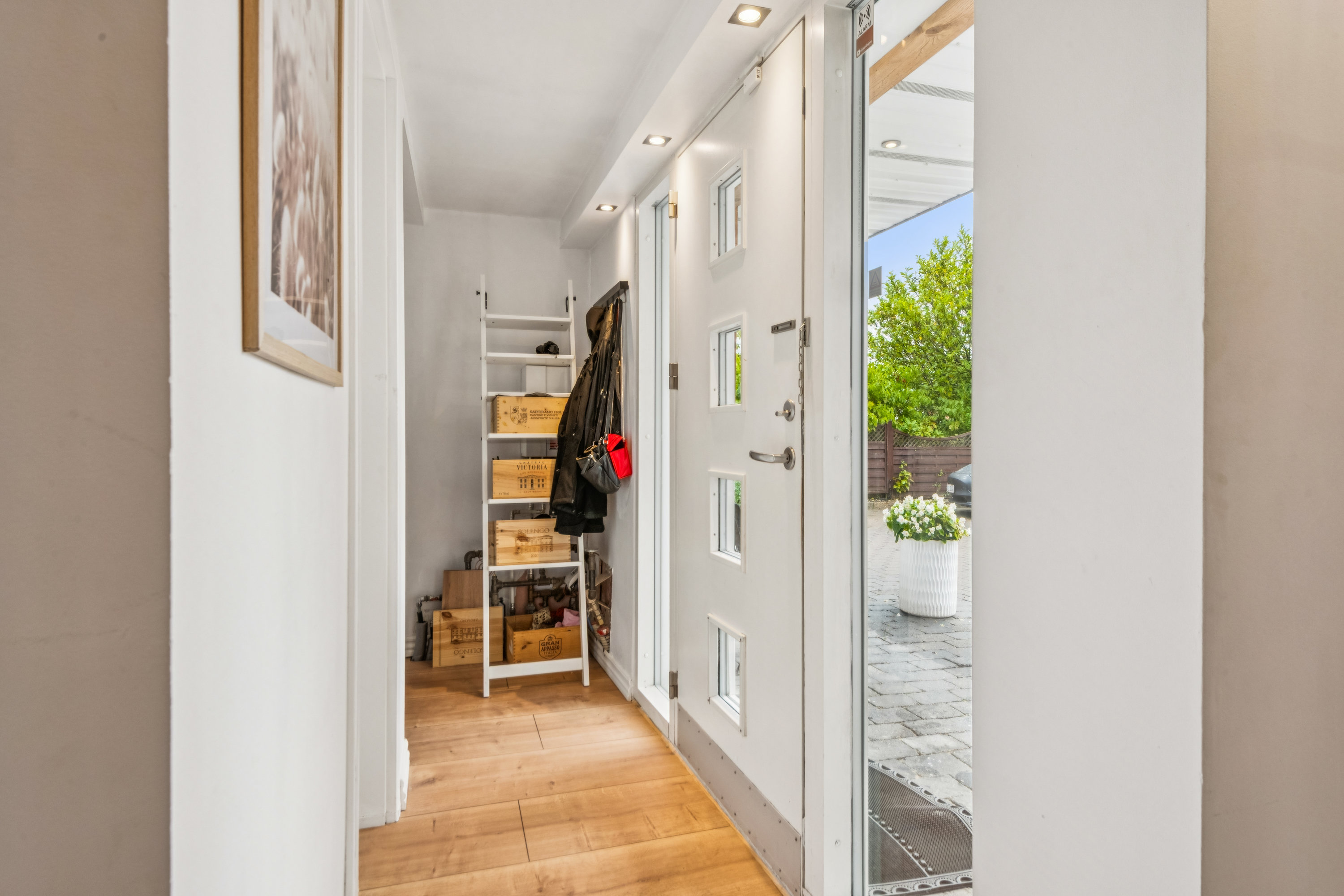 Fremhævet gang billede i fuldskærmstilstand. Billede af Højmarken 1, 9270 Klarup