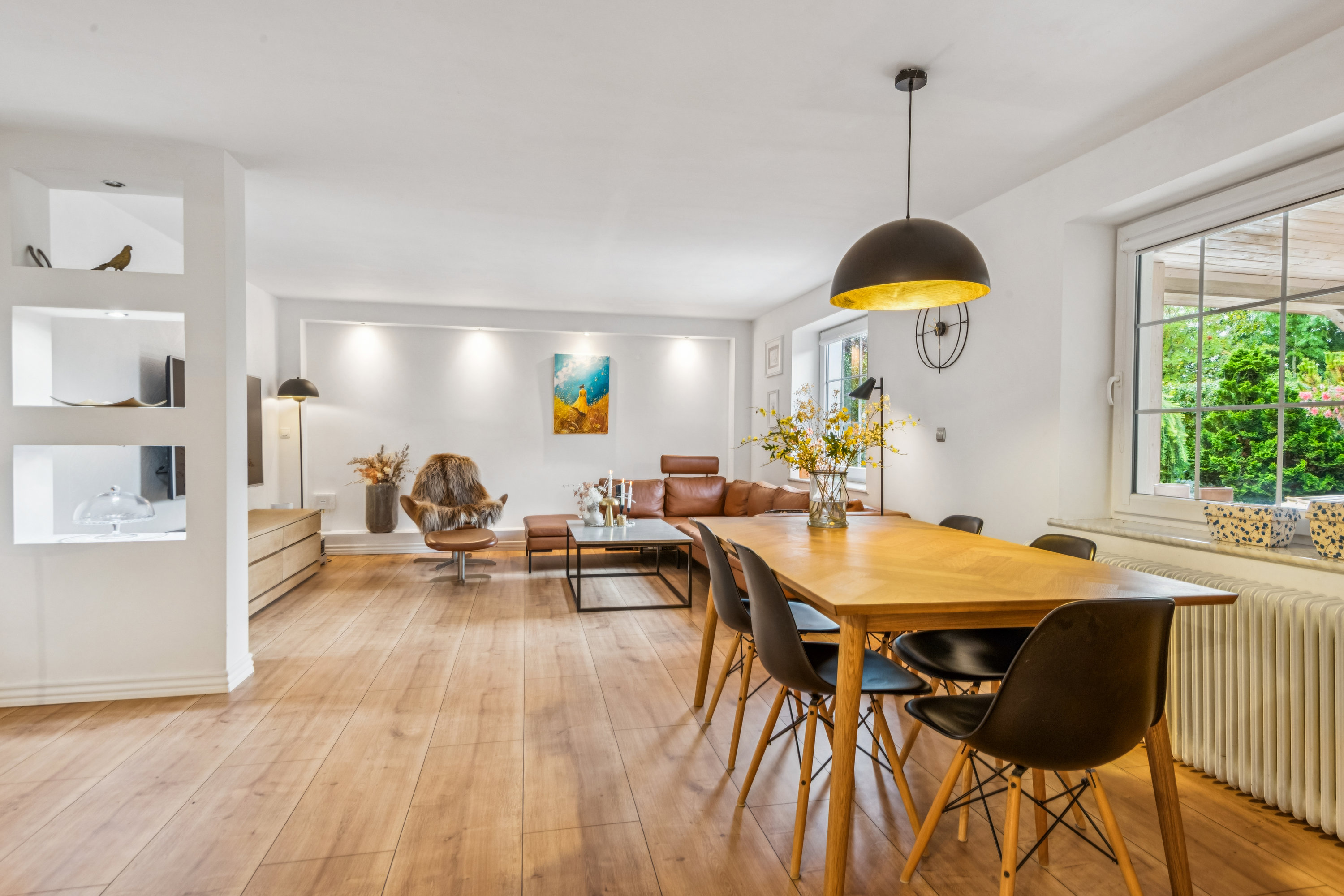 Fremhævet stue billede i fuldskærmstilstand. Billede af Højmarken 1, 9270 Klarup