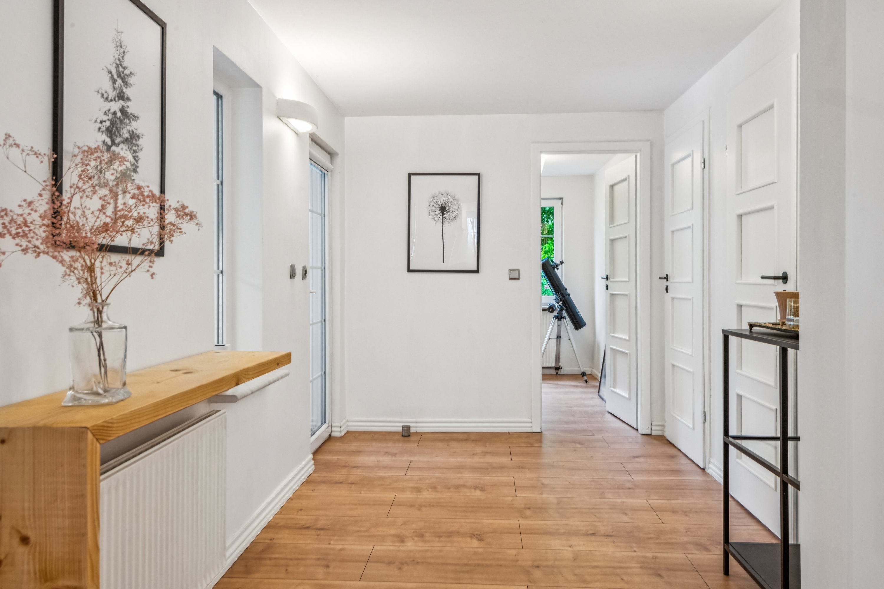 Fremhævet gang billede i fuldskærmstilstand. Billede af Højmarken 1, 9270 Klarup