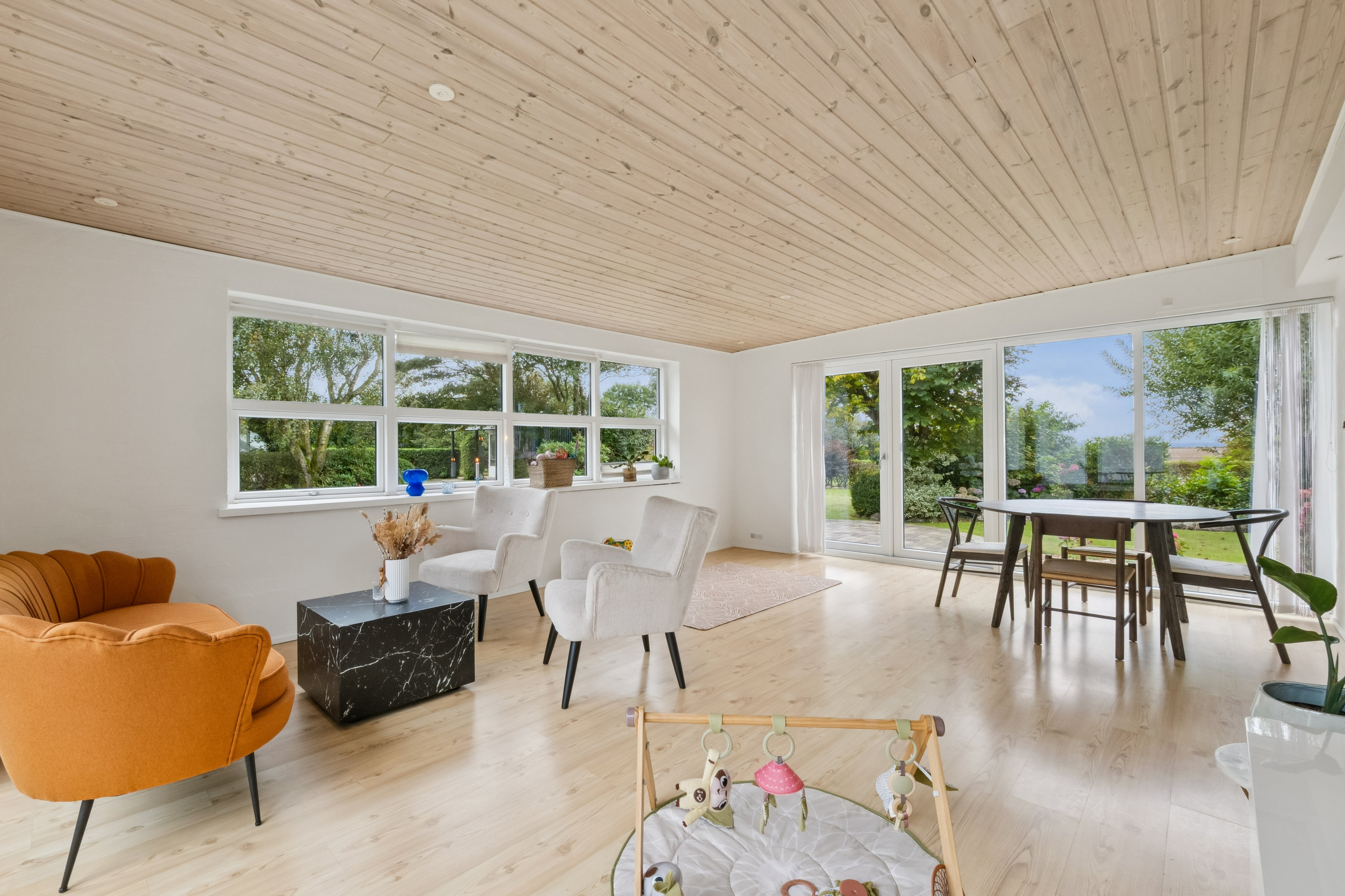 Fremhævet stue billede i fuldskærmstilstand. Billede af Nørvej 32, V Hvidbjerg, 7960 Karby