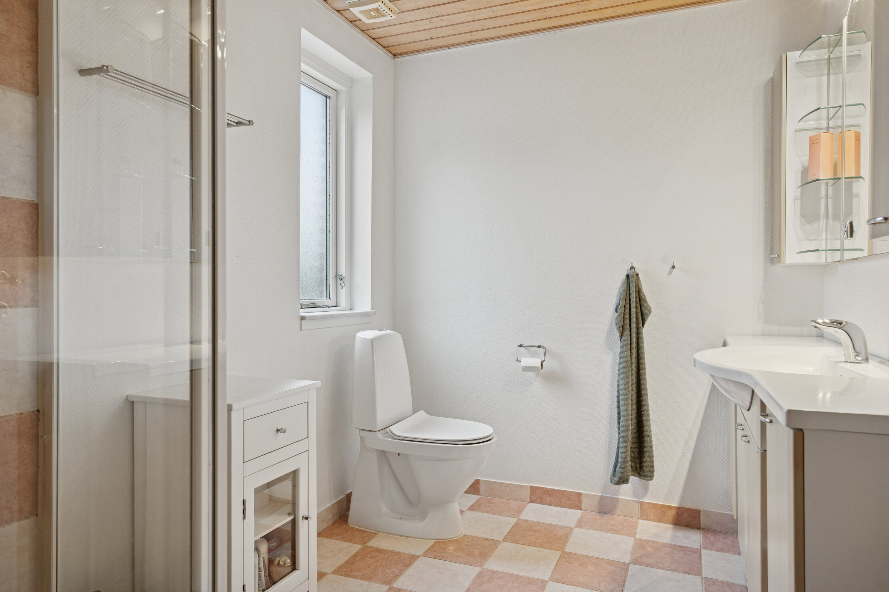 Fremhævet badeværelse billede i fuldskærmstilstand. Billede af Mosevænget 2, Snoldelev, 4621 Gadstrup