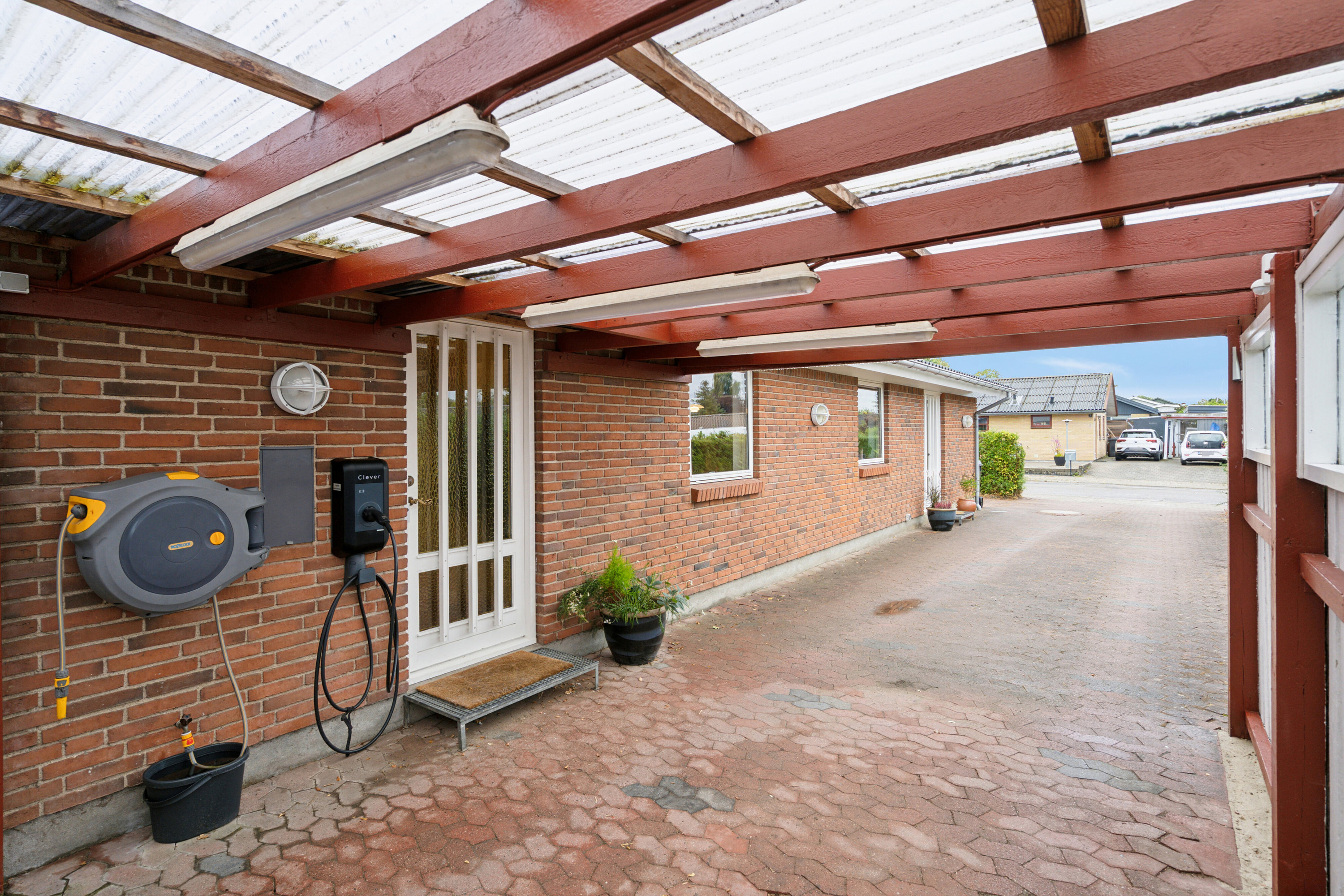 Fremhævet set fra vejen billede i fuldskærmstilstand. Billede af Mosevænget 2, Snoldelev, 4621 Gadstrup