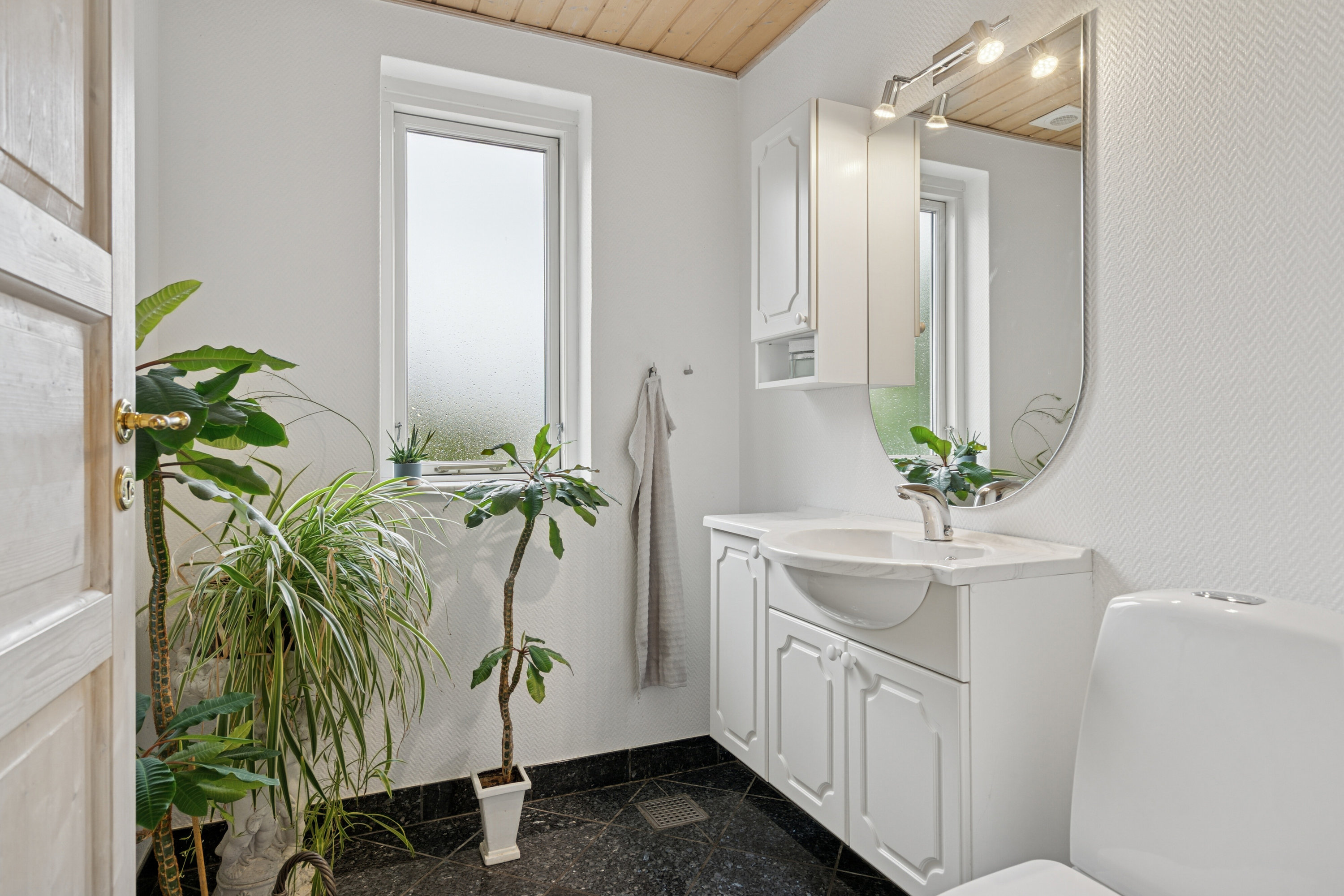 Fremhævet badeværelse billede i fuldskærmstilstand. Billede af Mosevænget 2, Snoldelev, 4621 Gadstrup