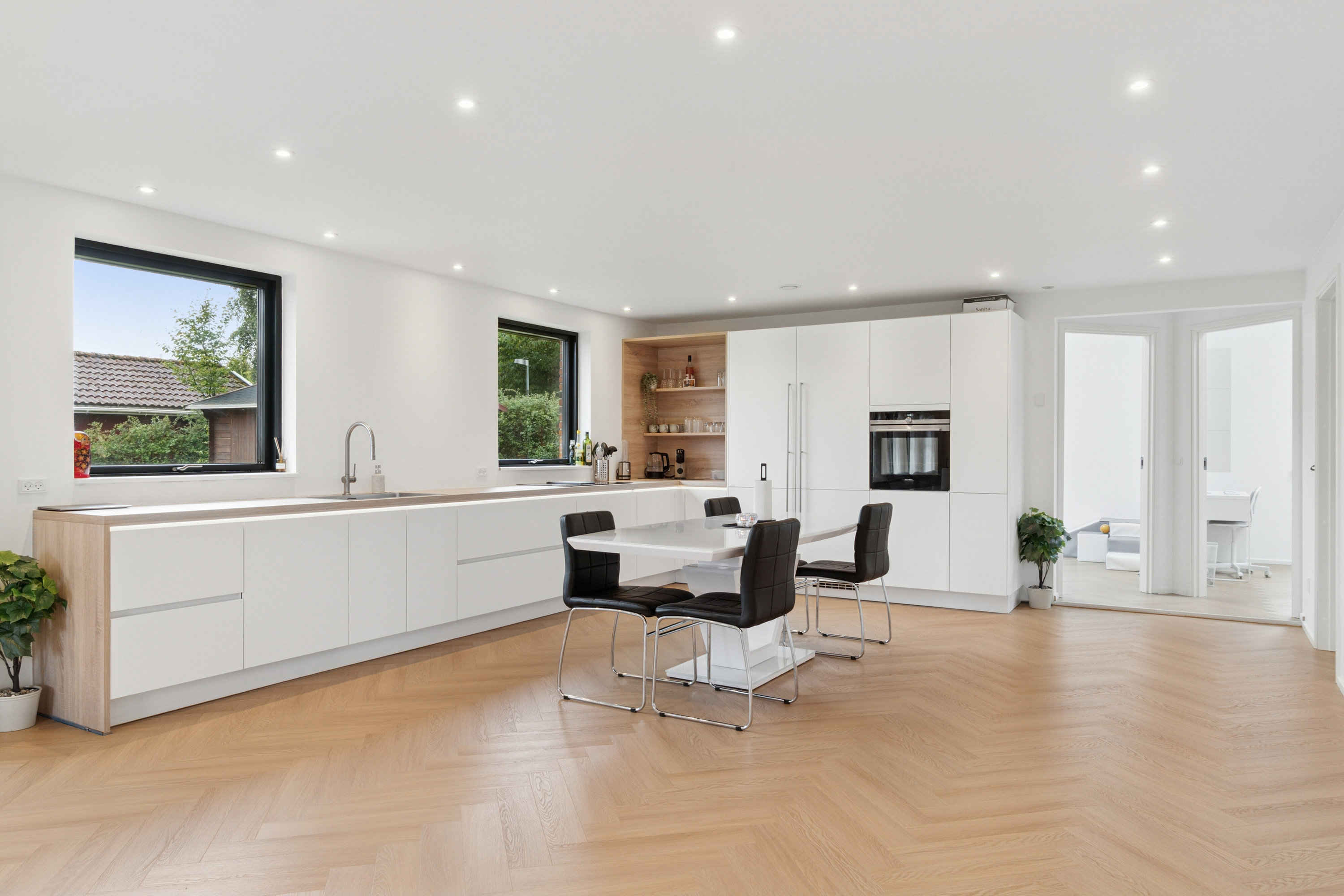 Fremhævet køkken/alrum billede i fuldskærmstilstand. Billede af Granitvej 33, Fensmark, 4684 Holmegaard