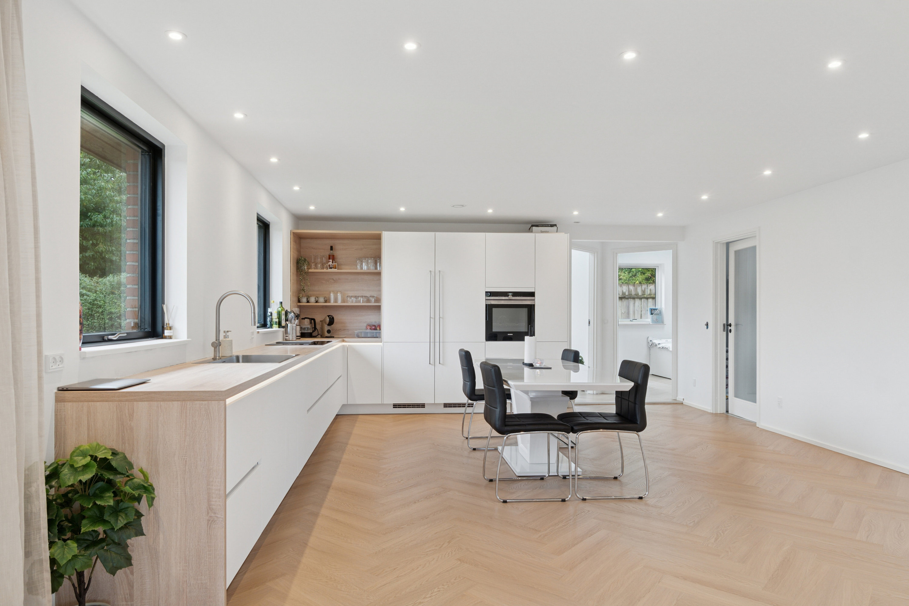 Fremhævet køkken/alrum billede i fuldskærmstilstand. Billede af Granitvej 33, Fensmark, 4684 Holmegaard