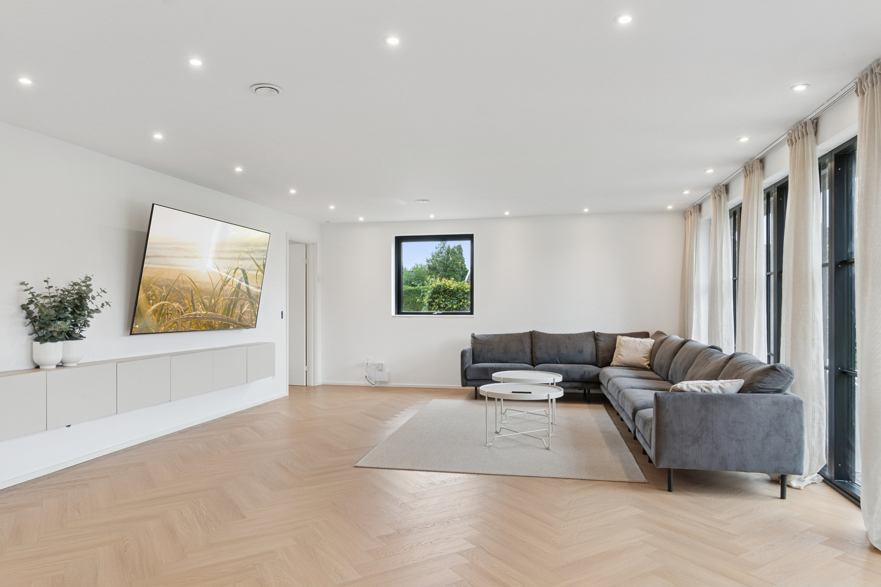 Fremhævet stue billede i fuldskærmstilstand. Billede af Granitvej 33, Fensmark, 4684 Holmegaard