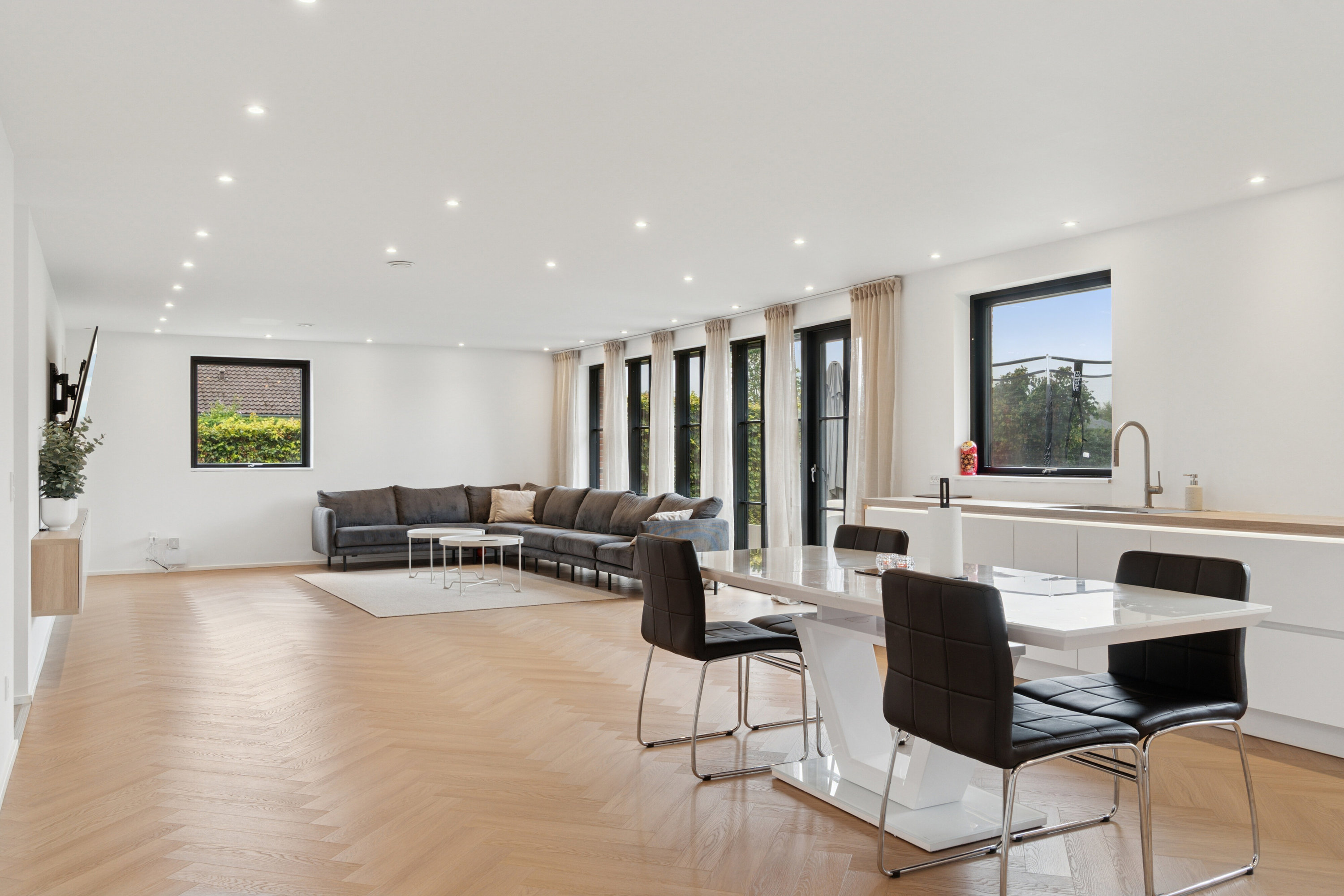 Fremhævet køkken/alrum billede i fuldskærmstilstand. Billede af Granitvej 33, Fensmark, 4684 Holmegaard