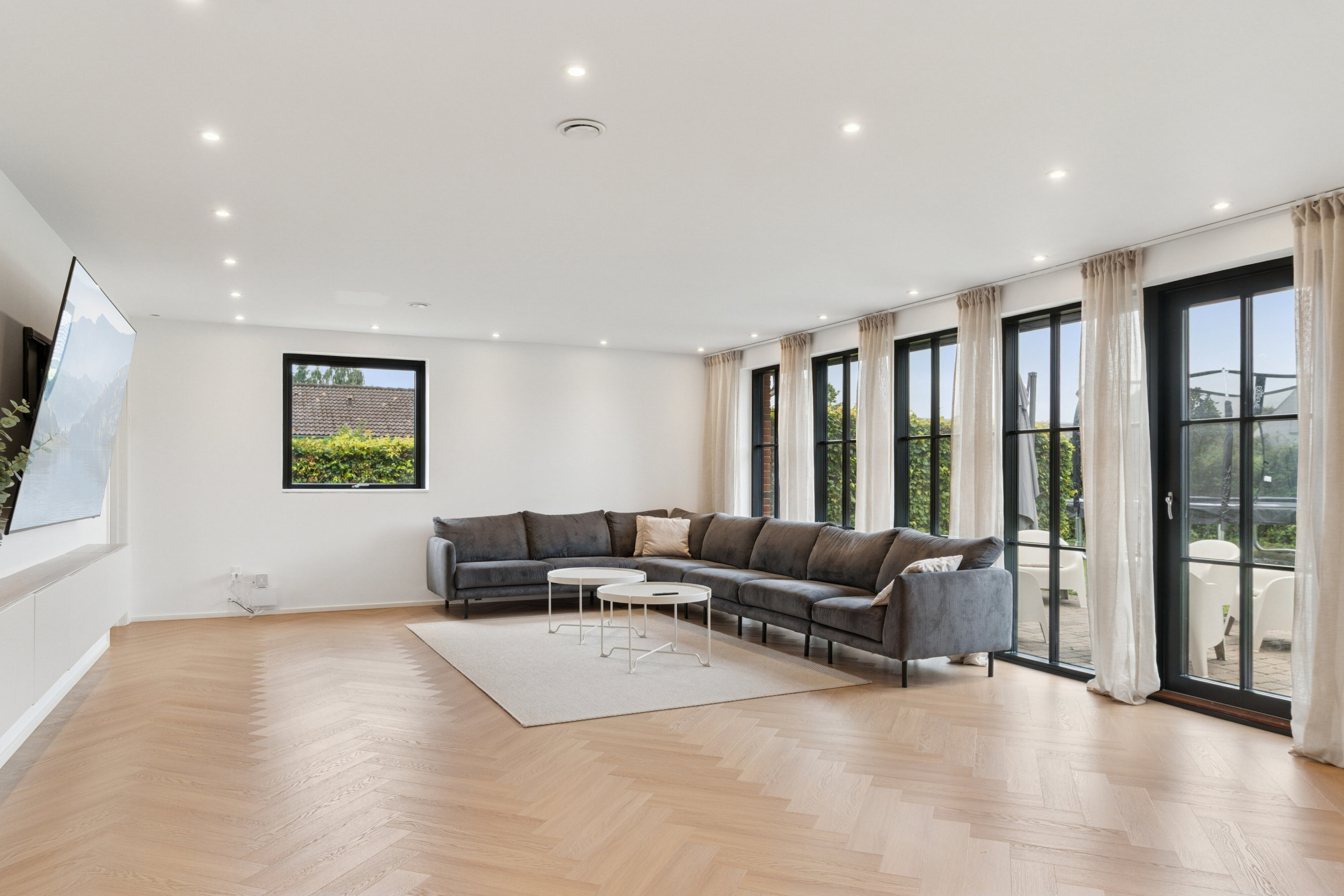 Fremhævet stue billede i fuldskærmstilstand. Billede af Granitvej 33, Fensmark, 4684 Holmegaard