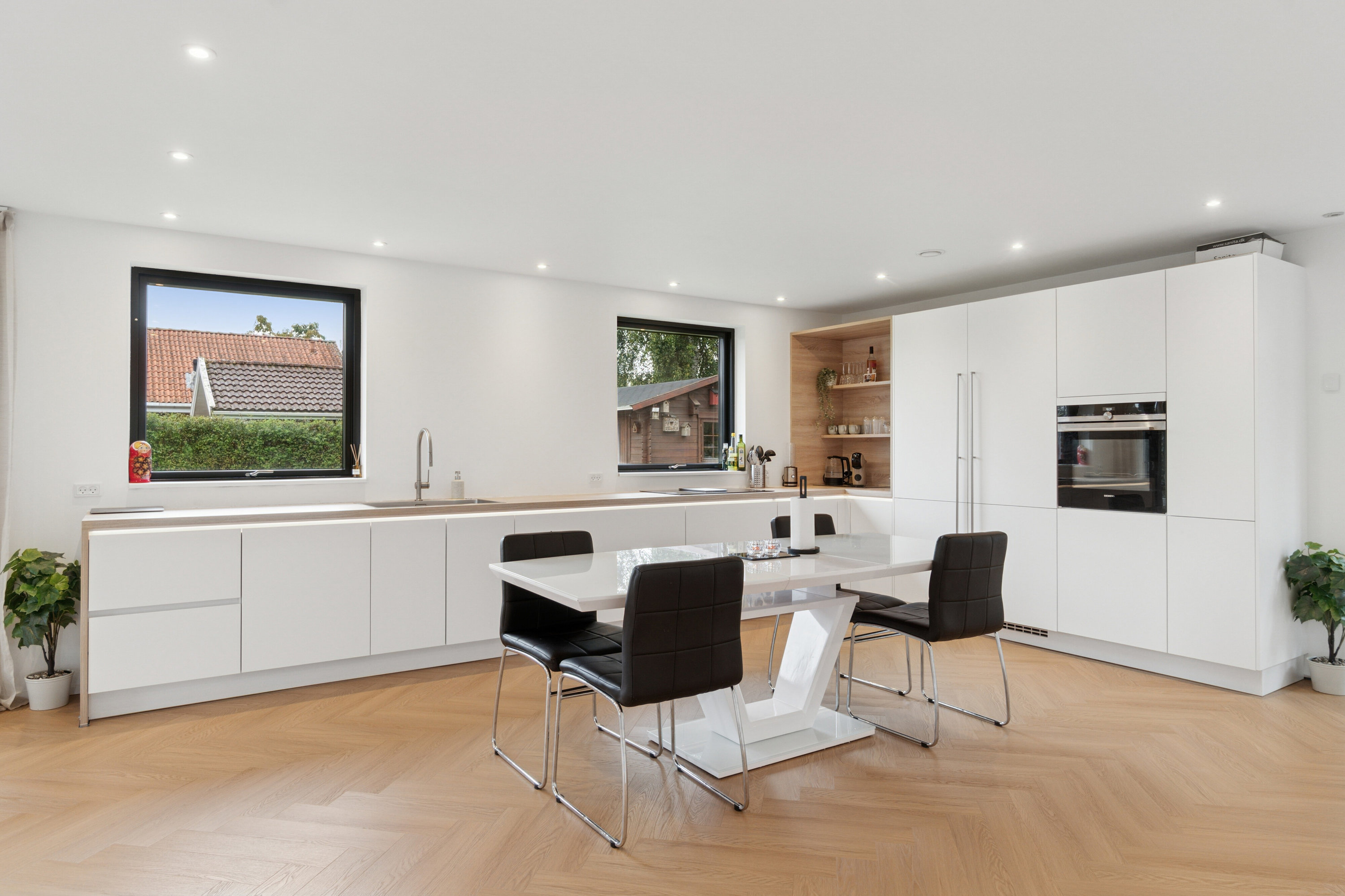 Fremhævet køkken/alrum billede i fuldskærmstilstand. Billede af Granitvej 33, Fensmark, 4684 Holmegaard