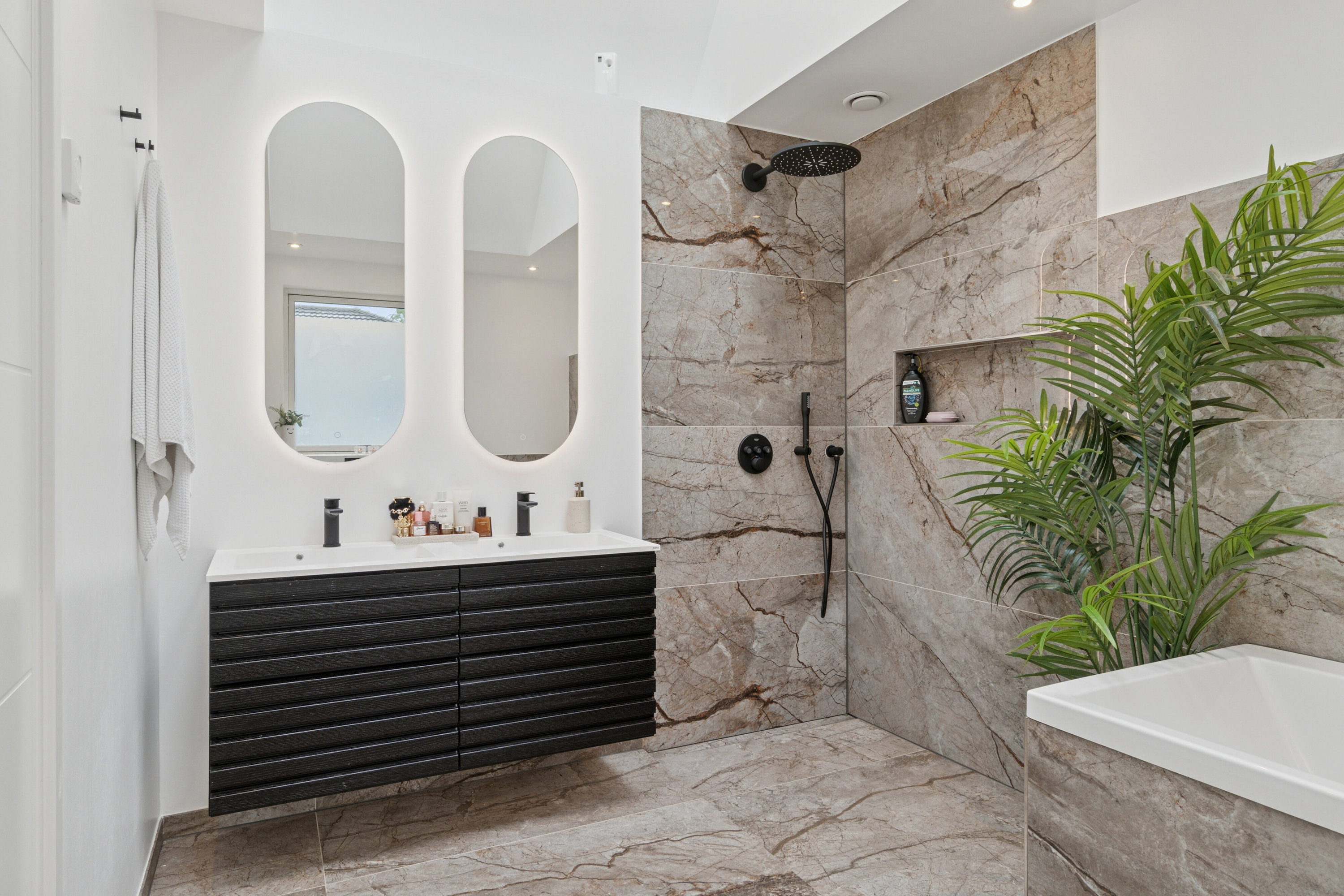 Fremhævet badeværelse billede i fuldskærmstilstand. Billede af Granitvej 33, Fensmark, 4684 Holmegaard