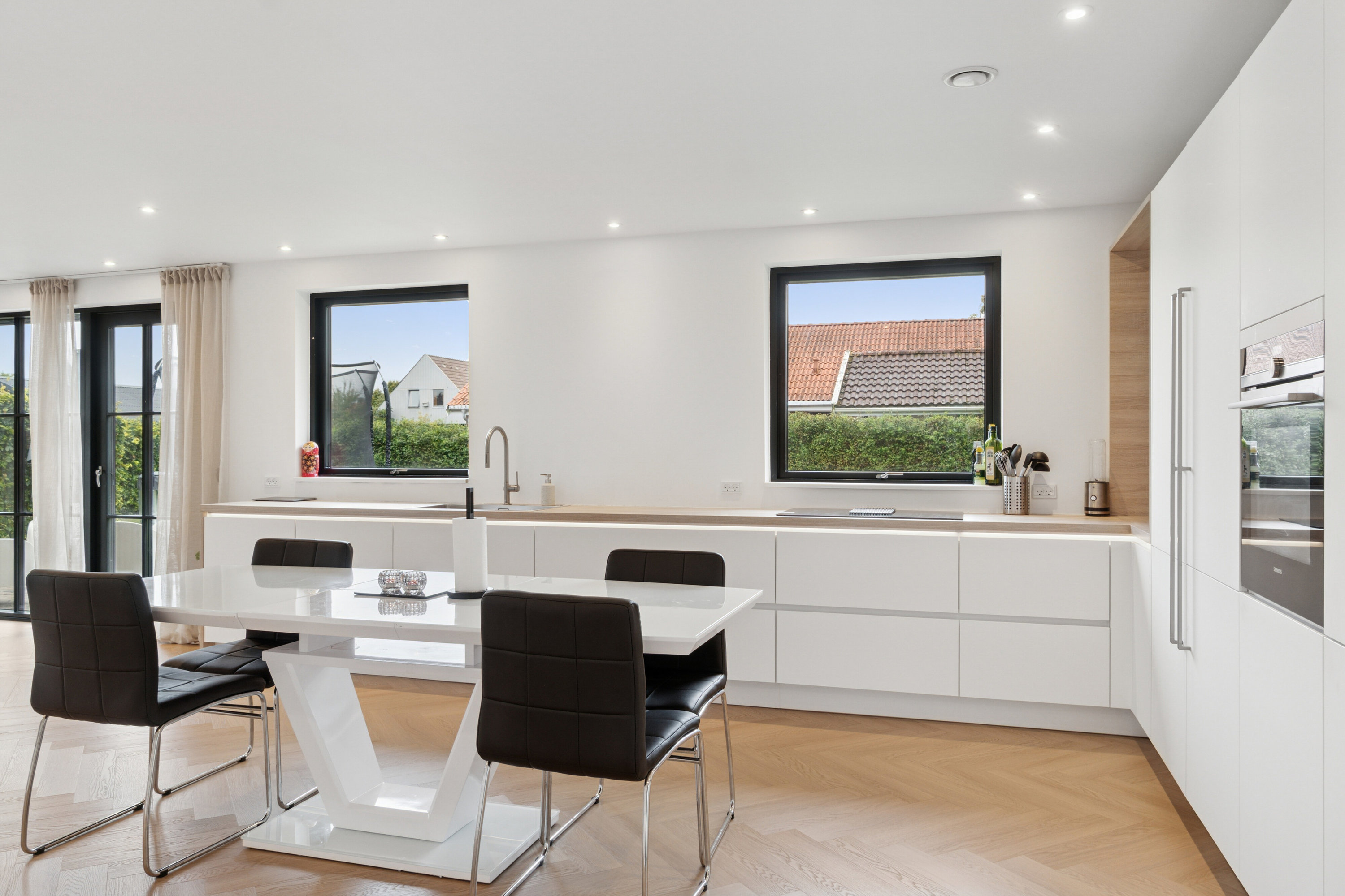 Fremhævet køkken/alrum billede i fuldskærmstilstand. Billede af Granitvej 33, Fensmark, 4684 Holmegaard